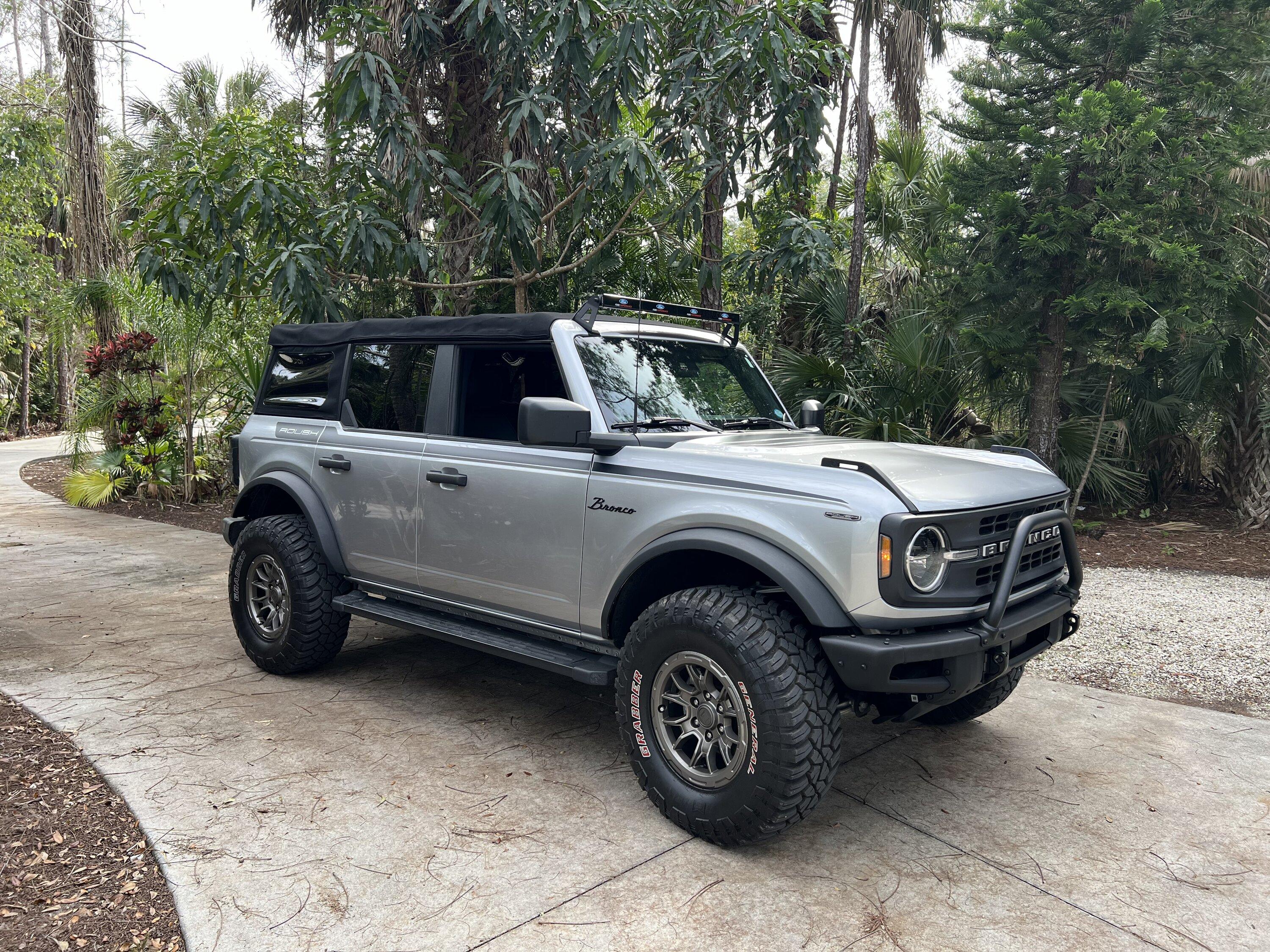 Ford Bronco ICONIC SILVER Bronco Club IMG_1927