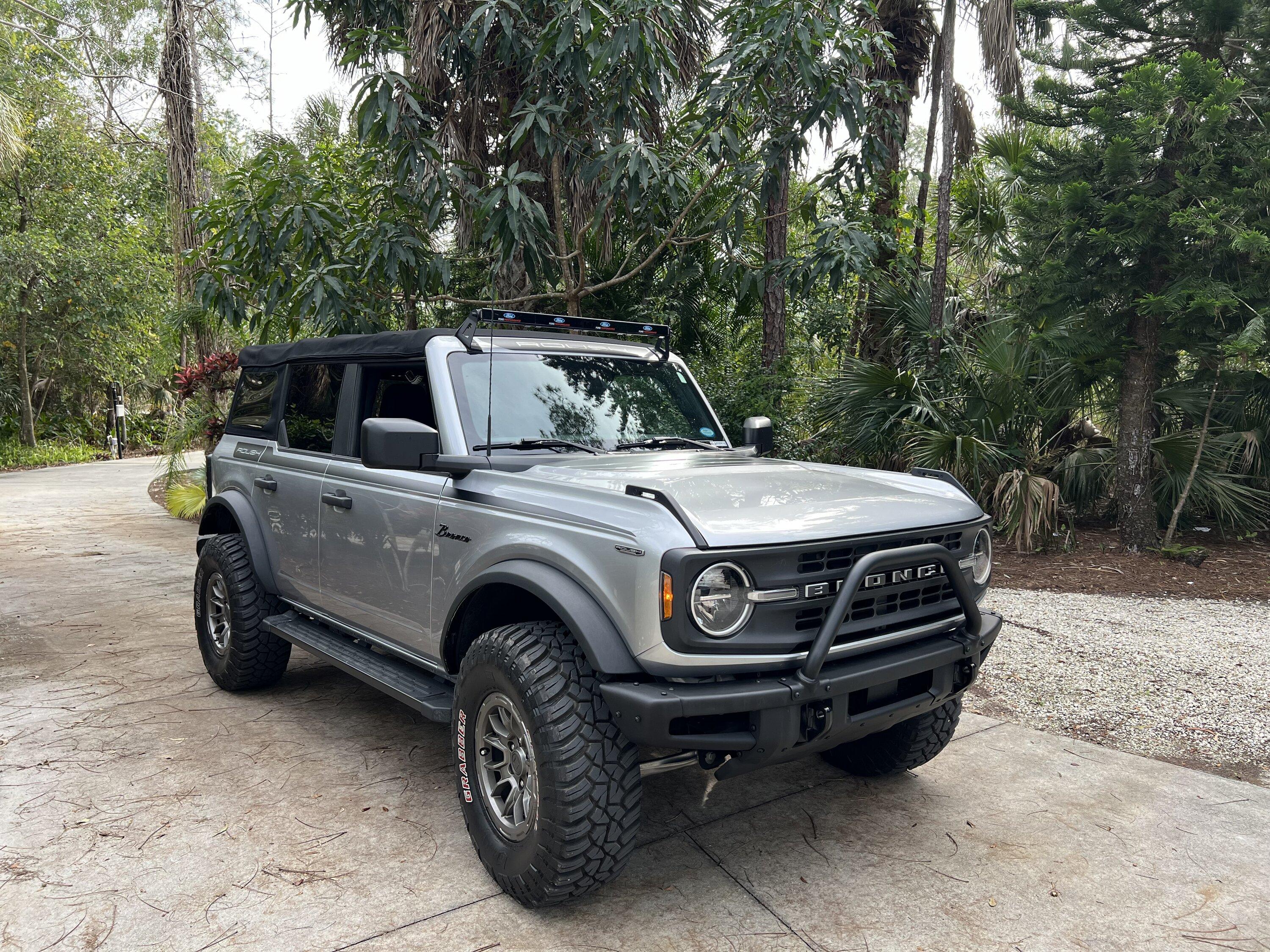 Ford Bronco ICONIC SILVER Bronco Club IMG_1926