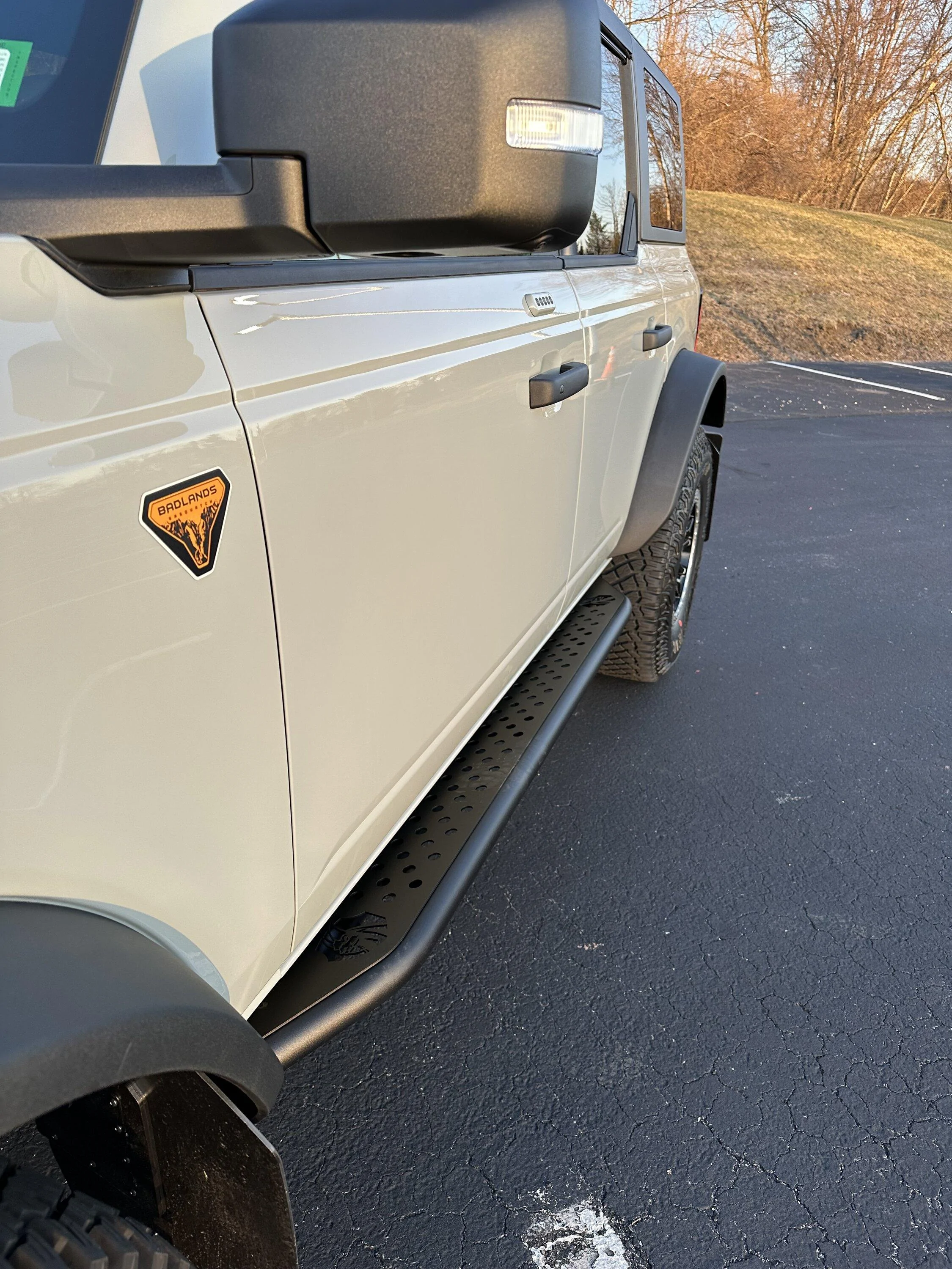 Ford Bronco OEM-ish rock sliders? IMG_1067