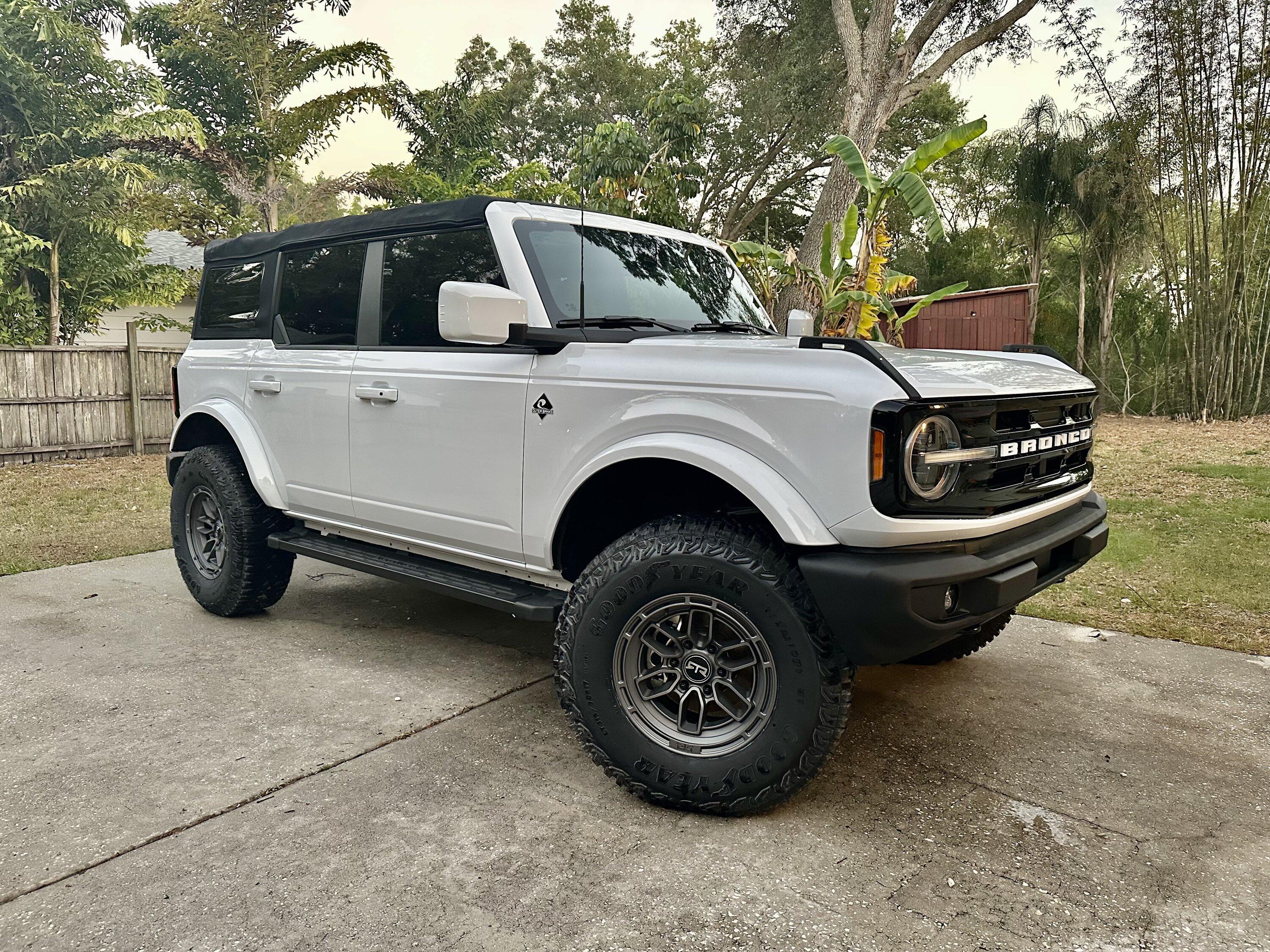 Ford Bronco Show me your Gray Wheels IMG_7567