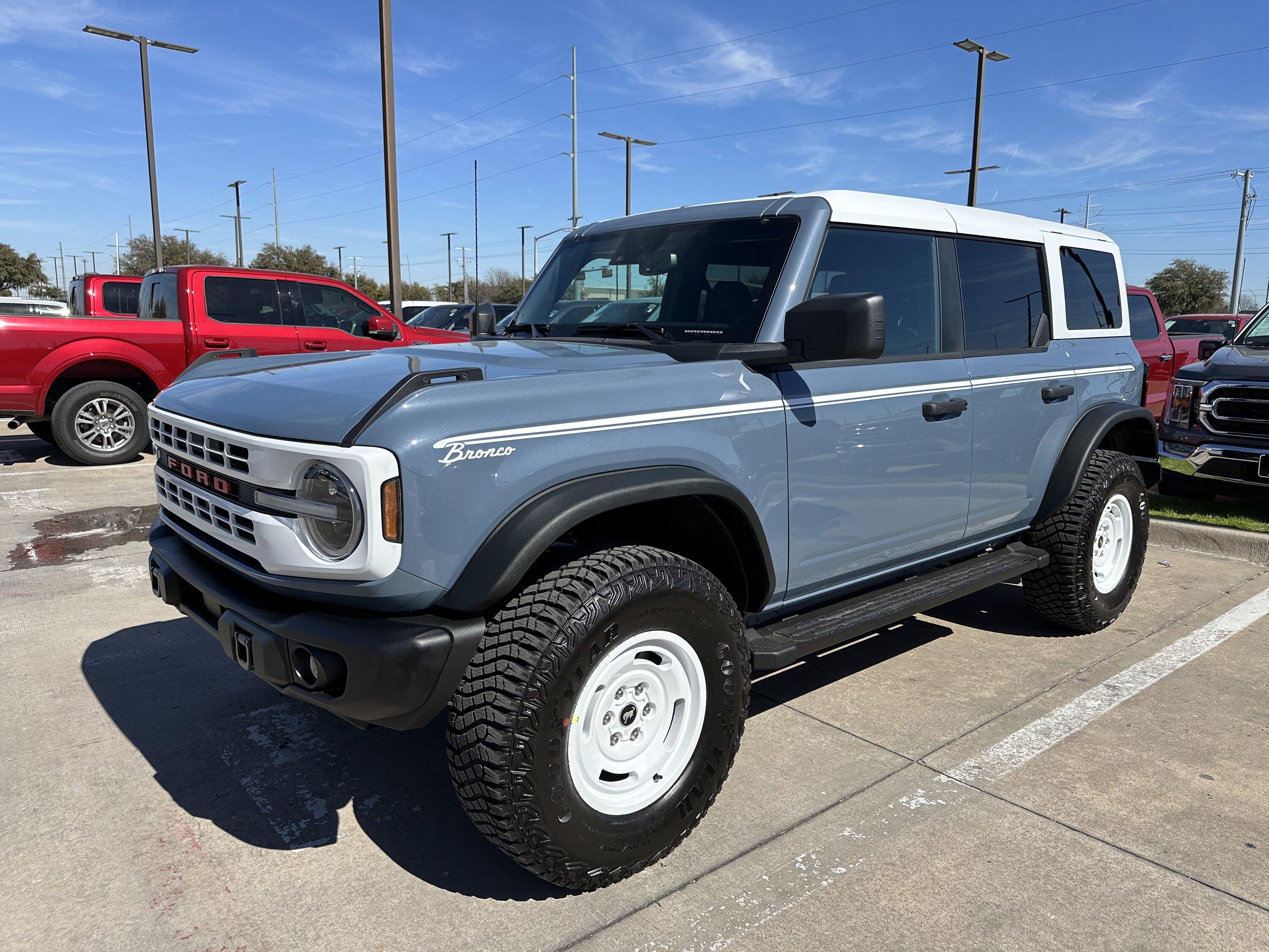 Ford Bronco HERITAGE EDITION Bronco Club IMG_4610
