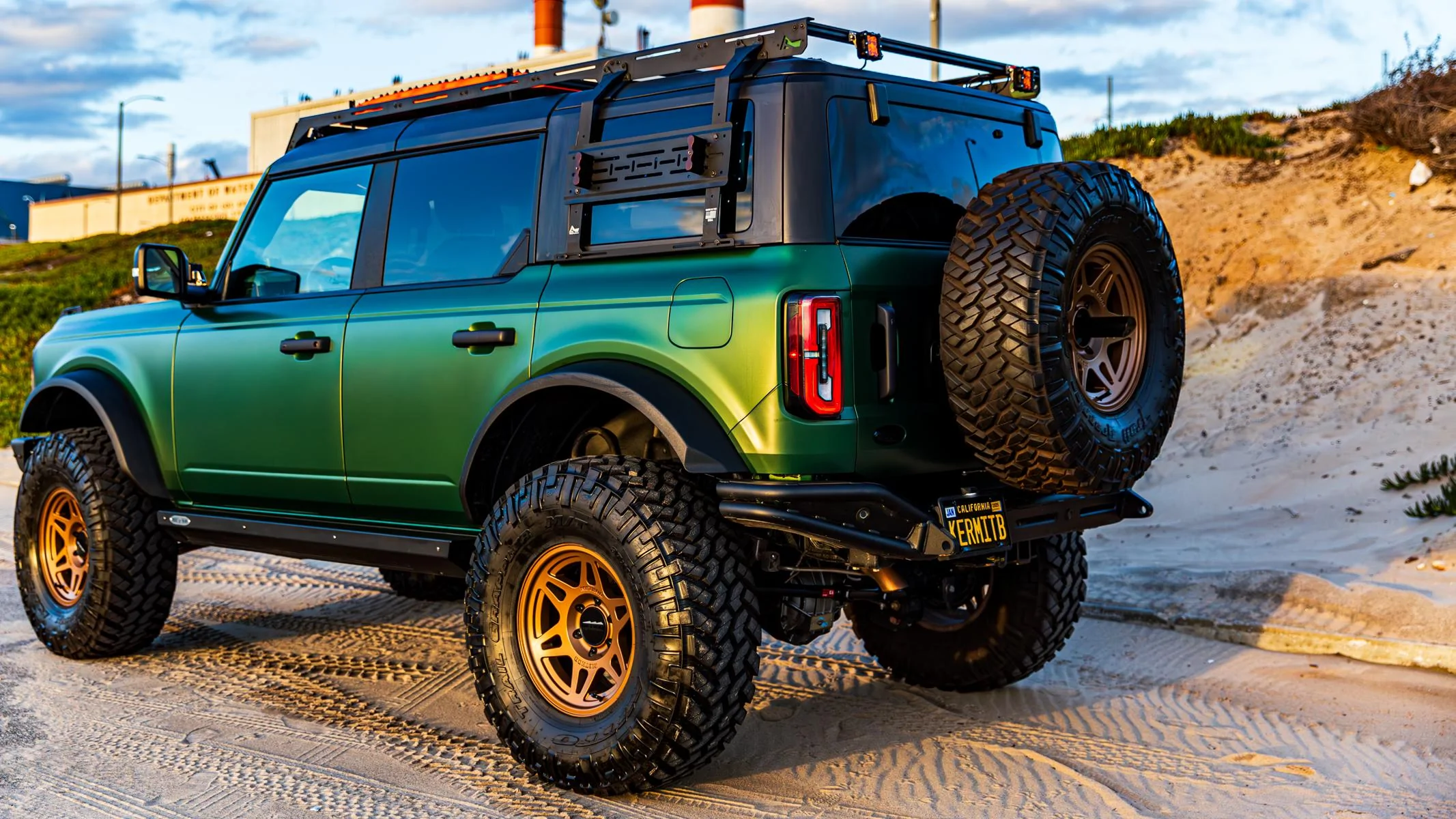 Ford Bronco Anyone running 2 lights on the front bumper? ElSegundo@KermitBronco-22