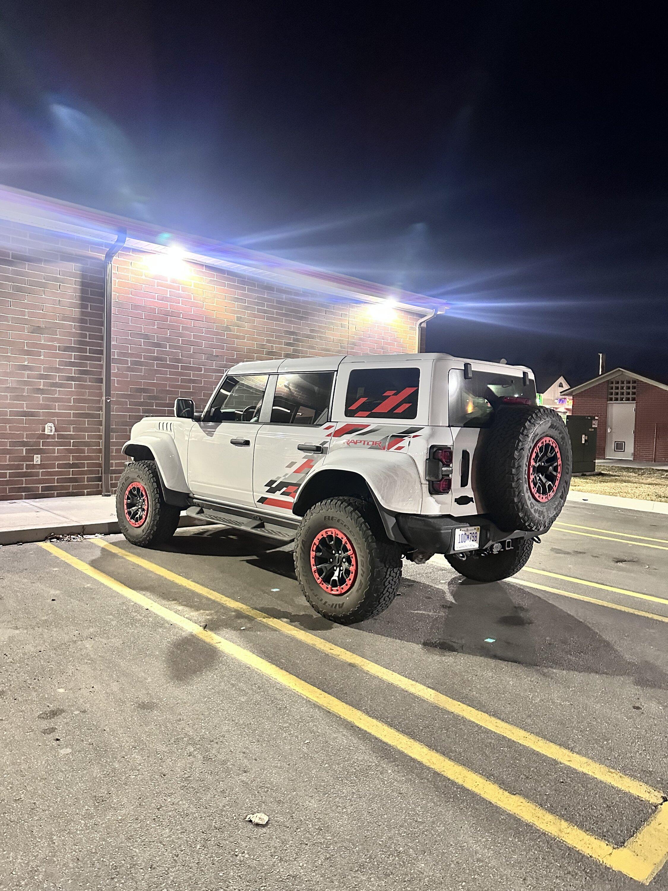 Ford Bronco Show us your white tops! IMG_4317
