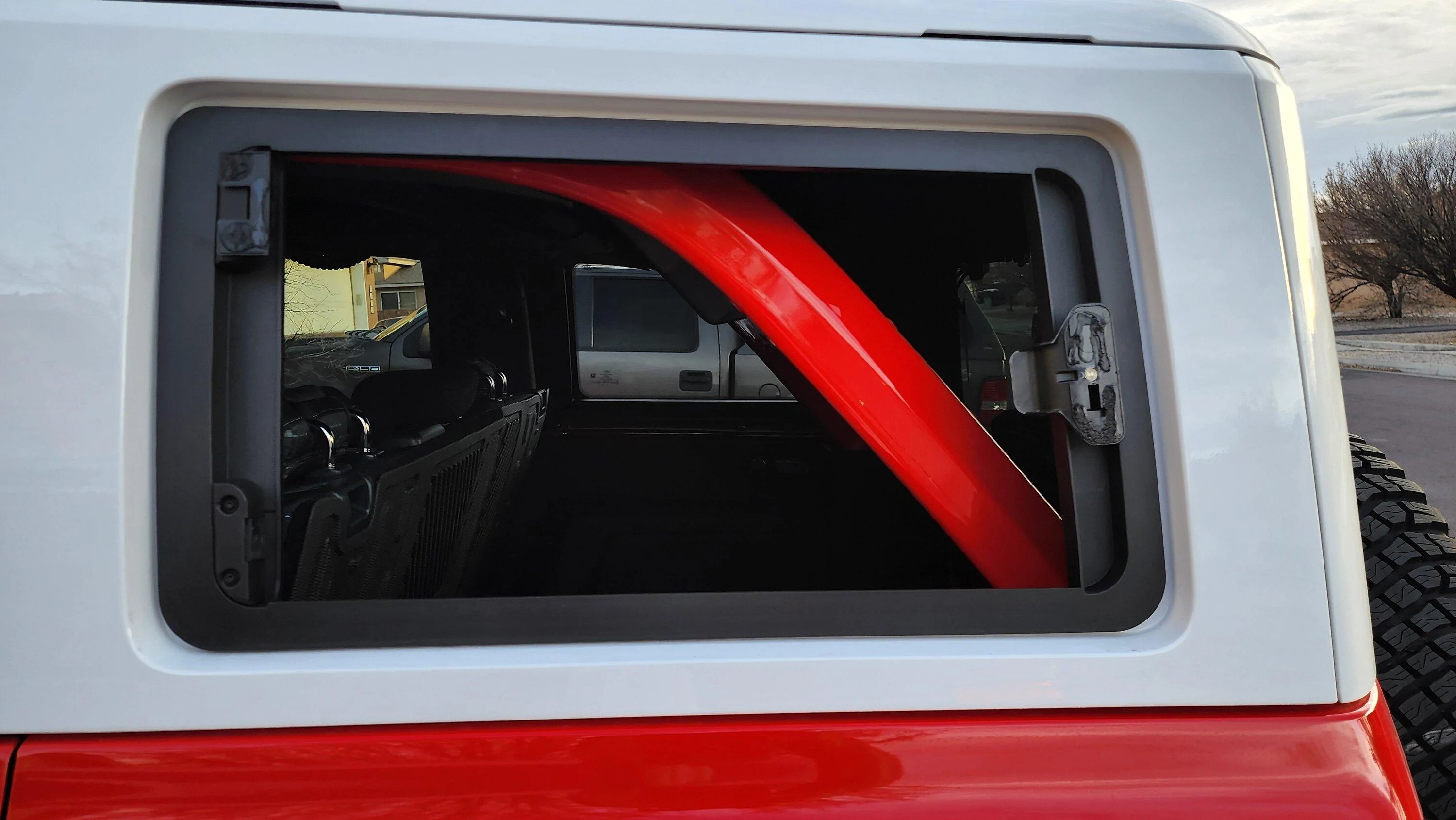 Ford Bronco HERITAGE EDITION Bronco Club 20240225_window pic
