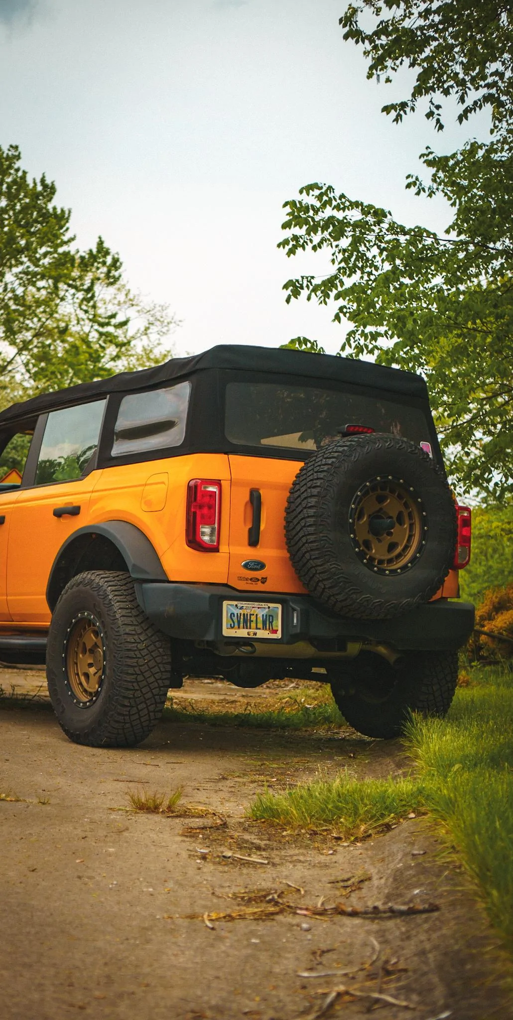 Ford Bronco Cyber Orange Fighting Words DSC03760