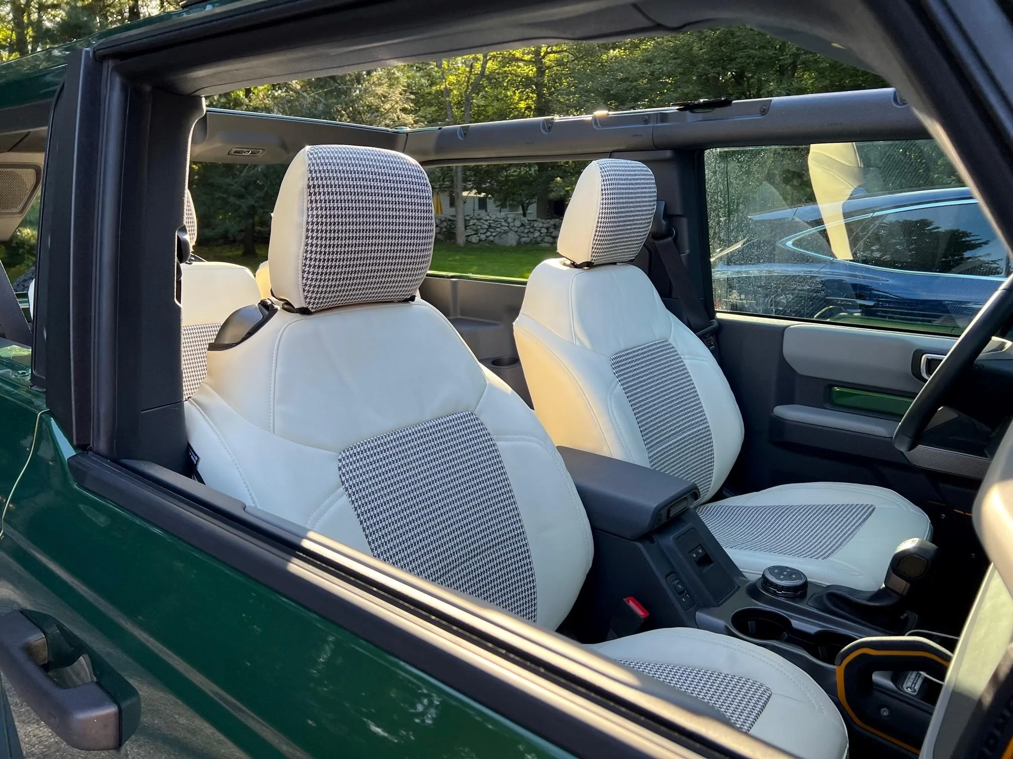 Ford Bronco Show us your white tops! PRP Seats