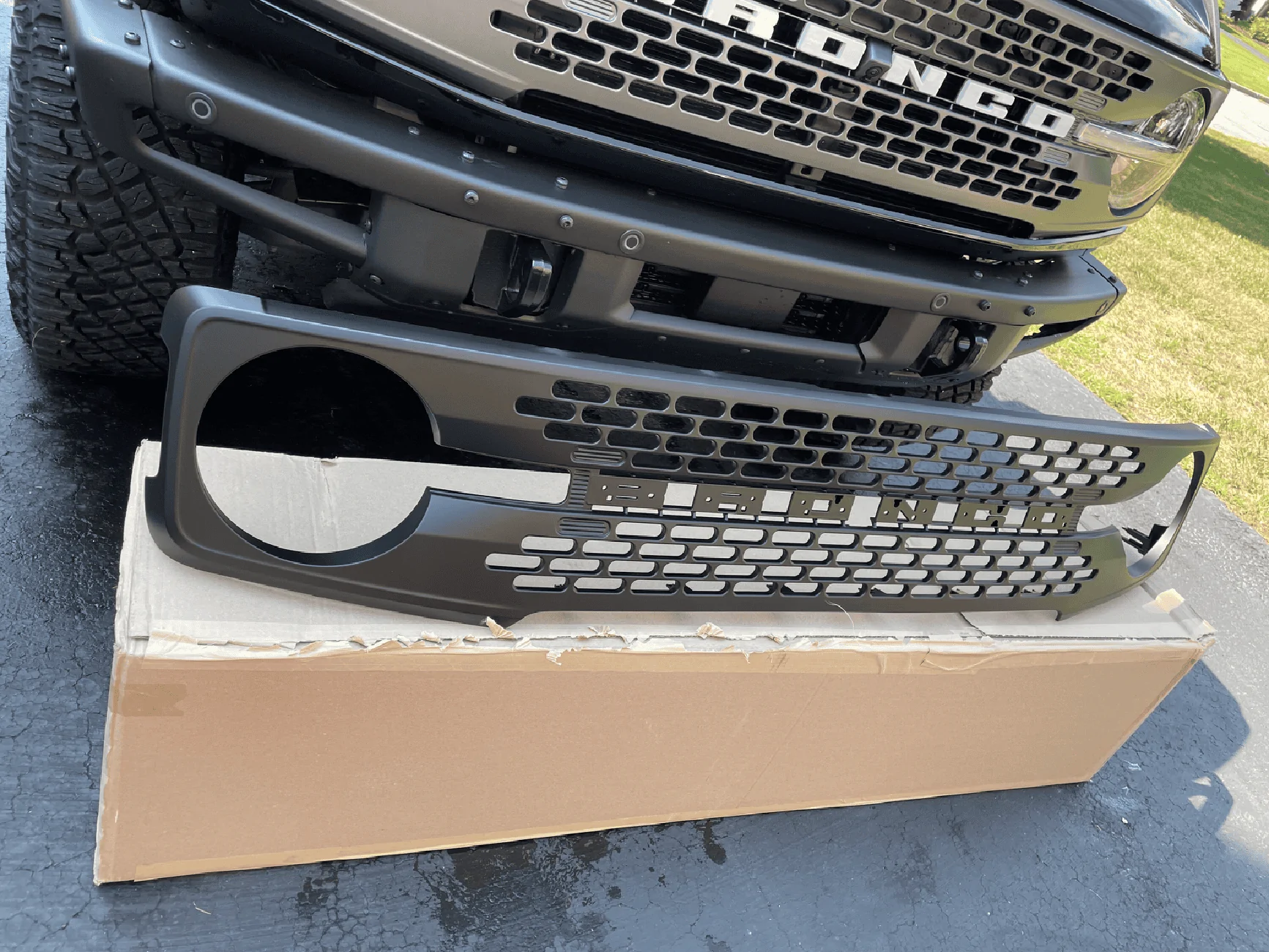 Ford Bronco WTB/WTT for a Matte black grill IMG_2303
