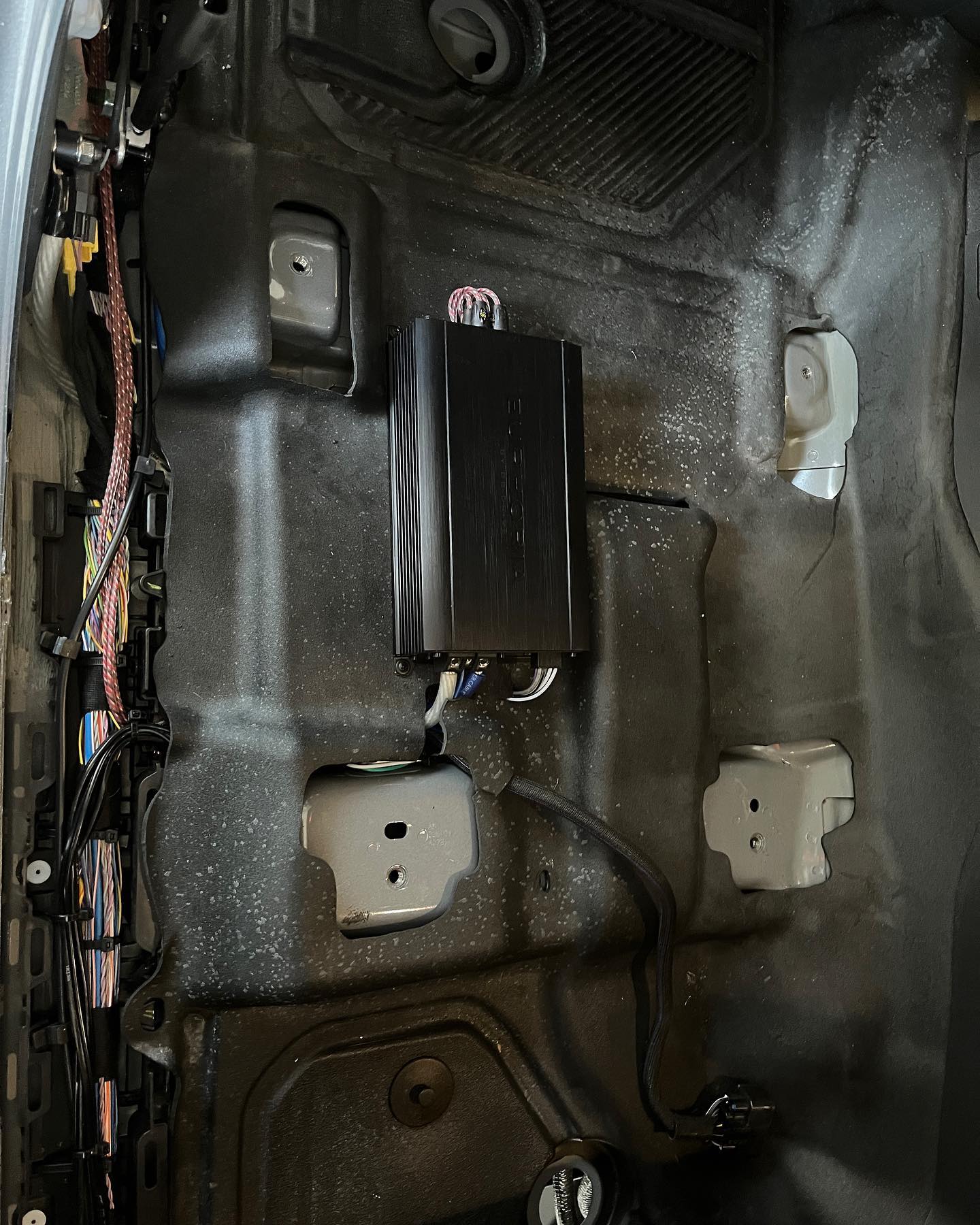 Ford Bronco Amp Location Options 326044904_5769586659815540_4028544612270815538_n