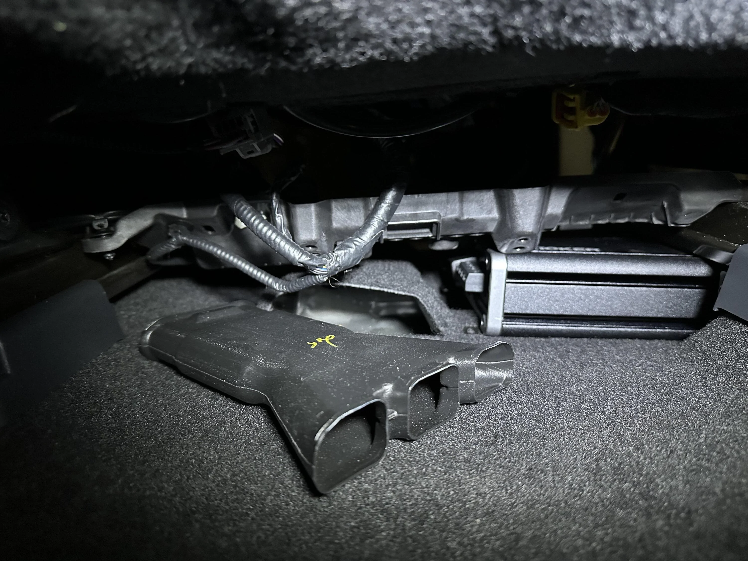 Ford Bronco Amp Location Options back_unplugged