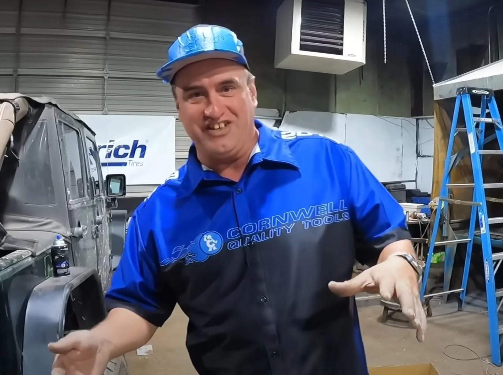 Ford Bronco Trail Etiquette (Trail Mater) bSAM5H5