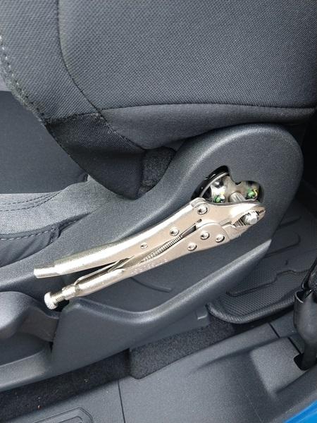 Ford Bronco Cheap interior, build quality for $70k BroncoViceGripSeatLever_lr