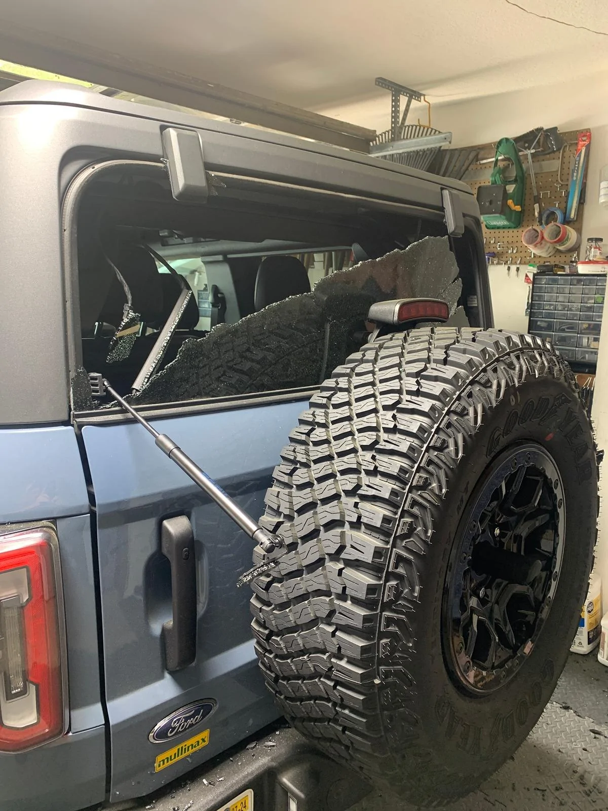 Ford Bronco Rear Window Explodes, No Clue Why????? IMG_9114