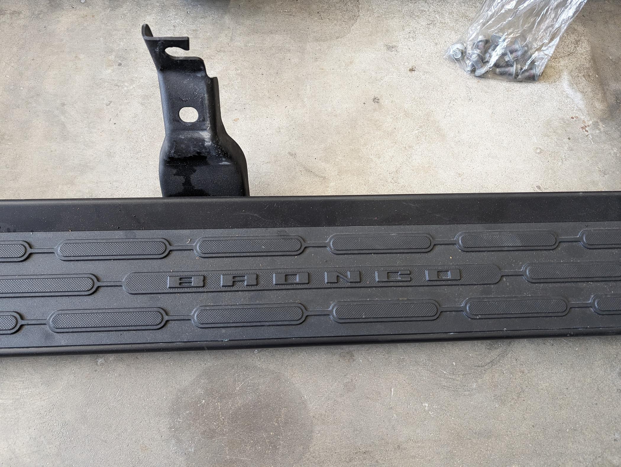 Ford Bronco 4dr Bronco OEM running boards and hardware PXL_20240316_175720283.MP