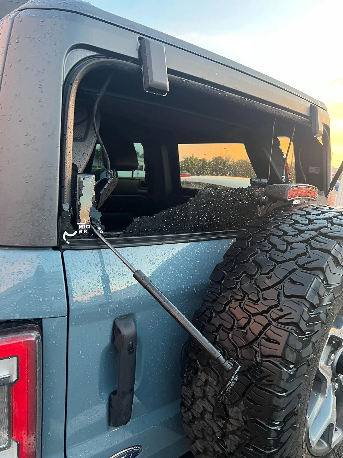 Ford Bronco Rear Window Explodes, No Clue Why????? IMG_0461