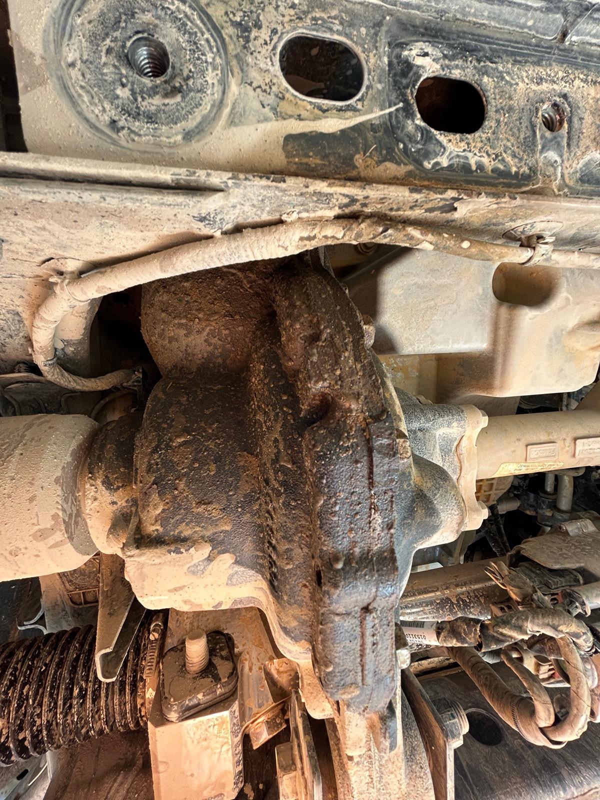 Ford Bronco Front Diff Leaking - am I missing two bolts? IMG_2306