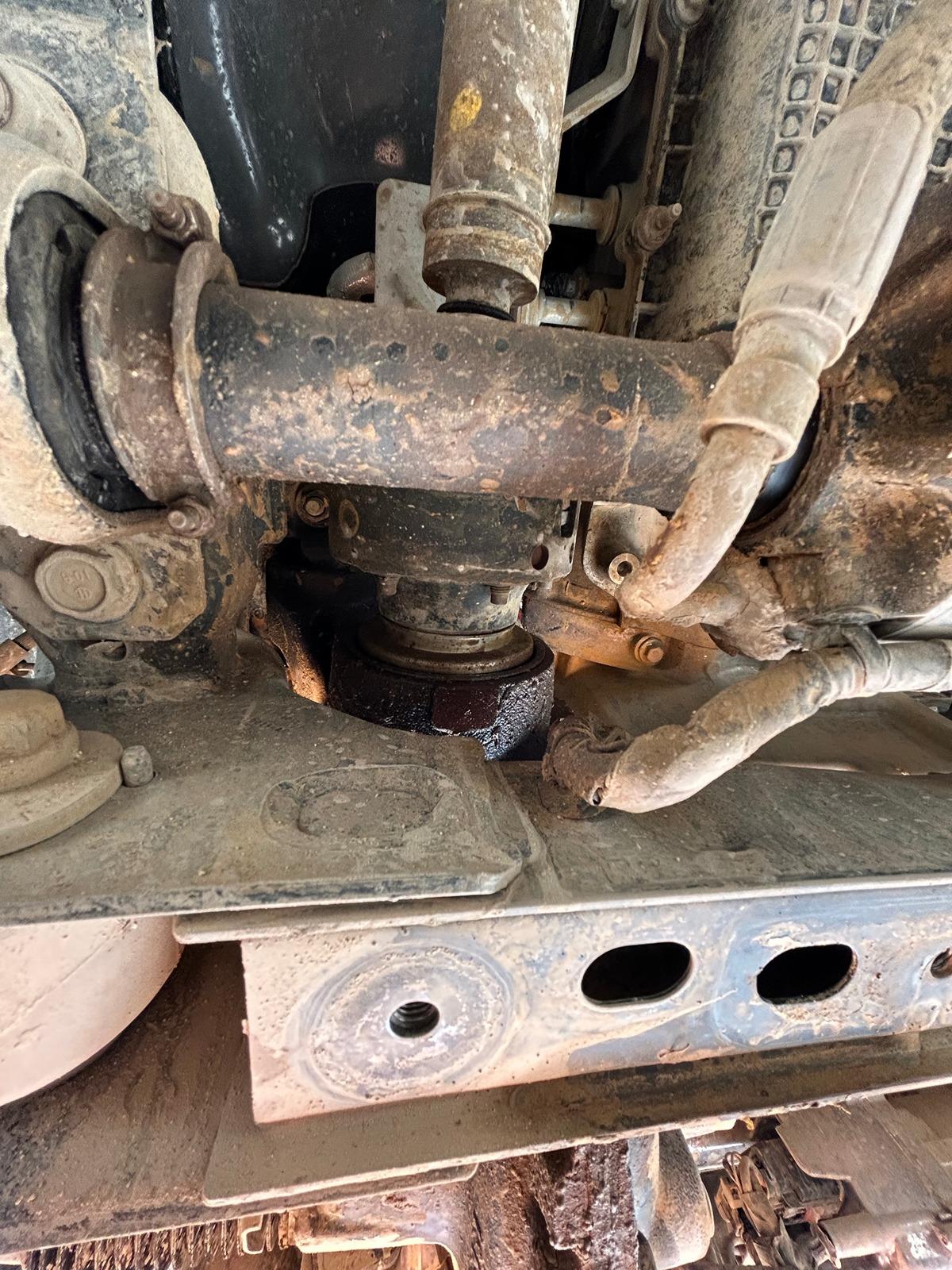 Ford Bronco Front Diff Leaking - am I missing two bolts? IMG_2307
