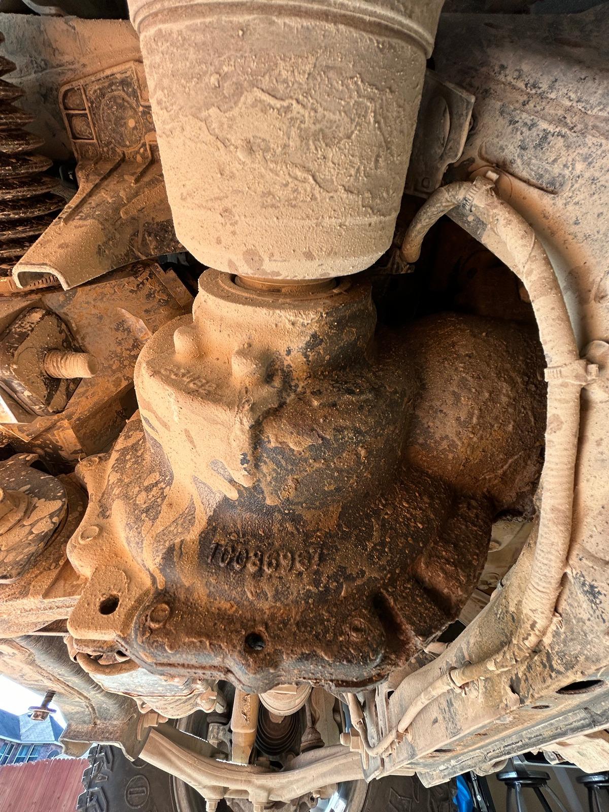 Ford Bronco Front Diff Leaking - am I missing two bolts? IMG_2308