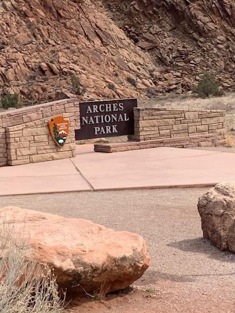 Ford Bronco National Park Pics... Show Yours! Arches sign