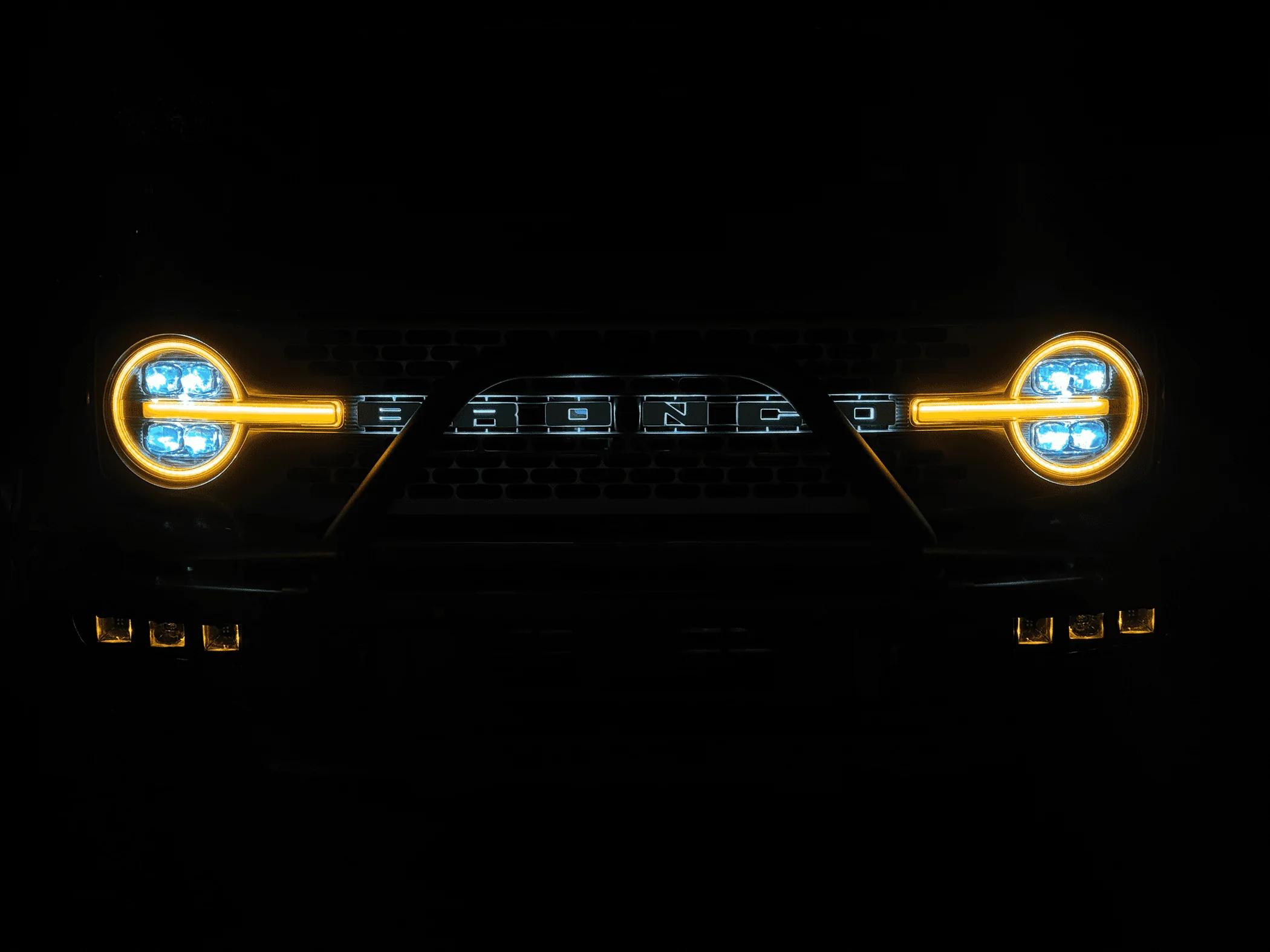 Ford Bronco Amber vs Clear Aftermarket Lights tempImageLMFIPn