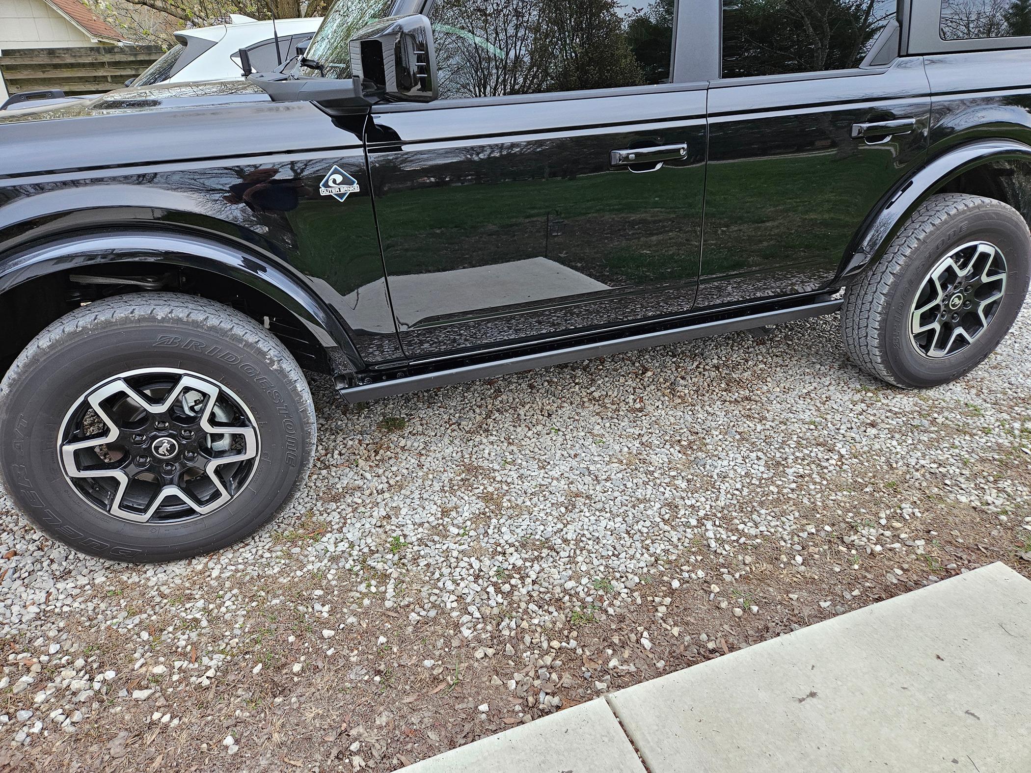 Ford Bronco Bye bye factory running boards 1000138569