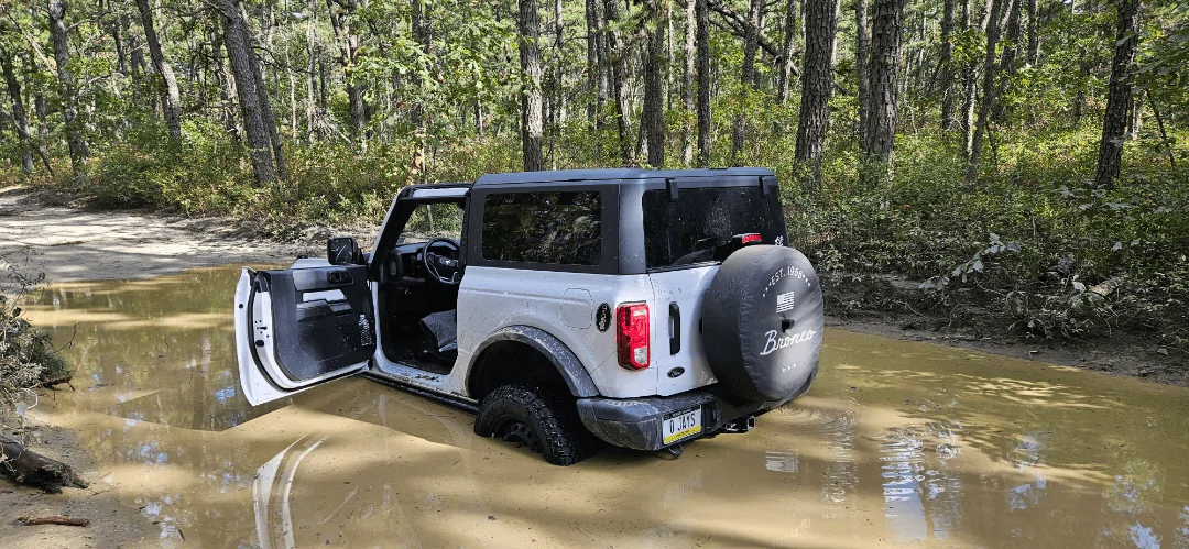 Ford Bronco Cheap interior, build quality for $70k 1000005098