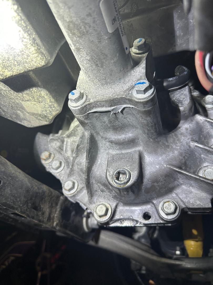 Ford Bronco Change Driveline Fluids Early! Drain & vent passenger side