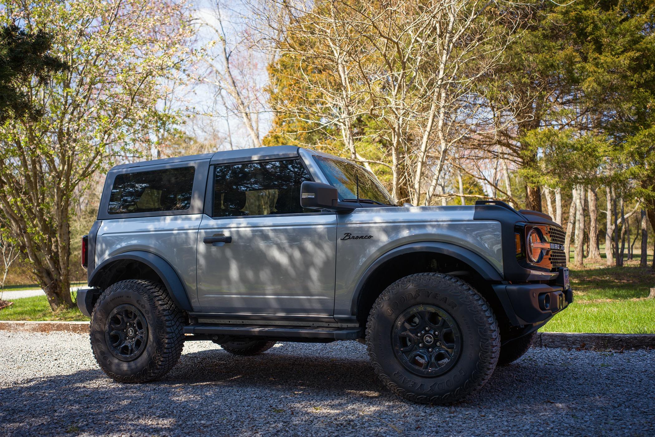Ford Bronco ICONIC SILVER Bronco Club ISB