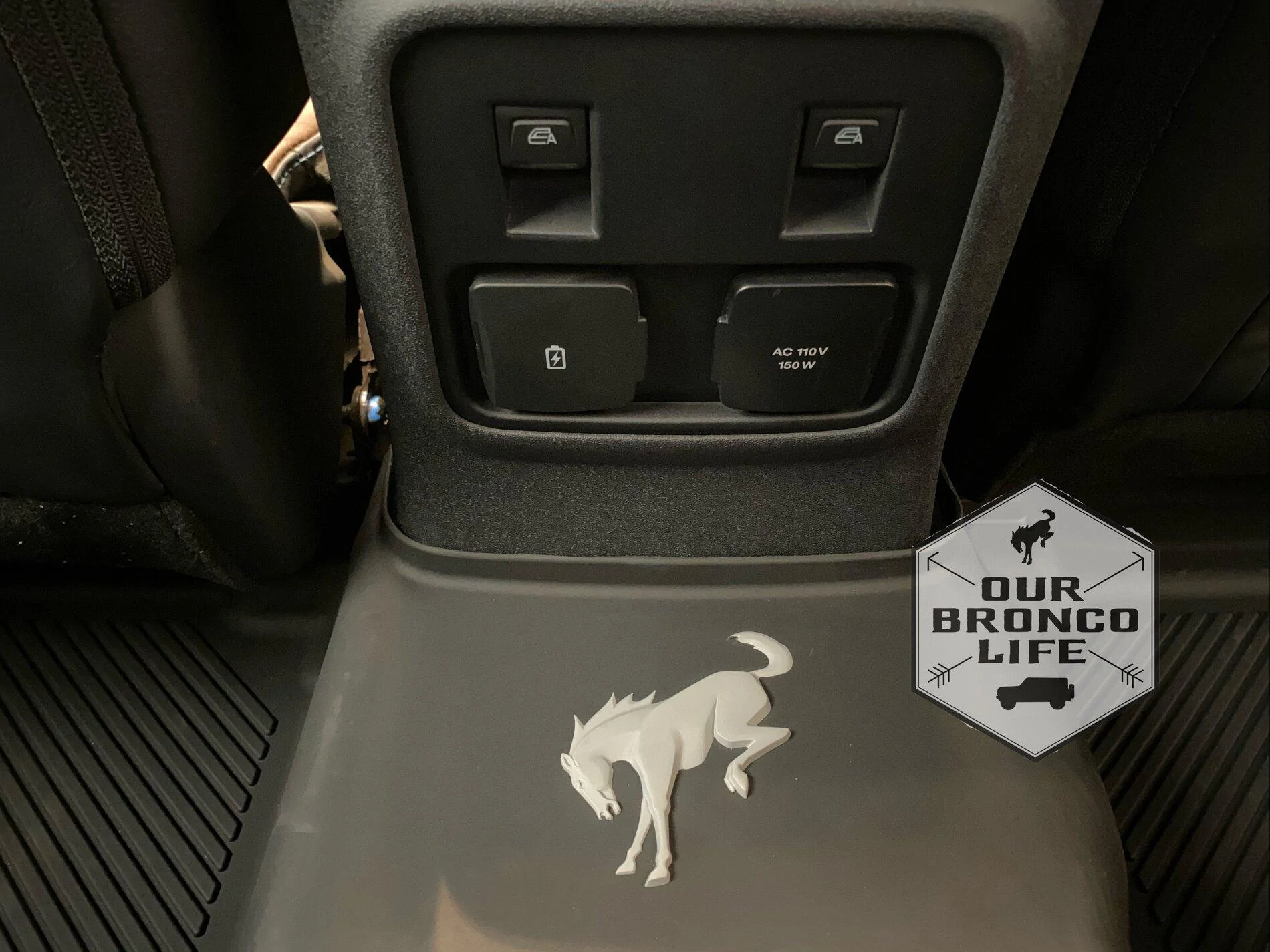 Ford Bronco 4 door rear seat controls IMG_2799