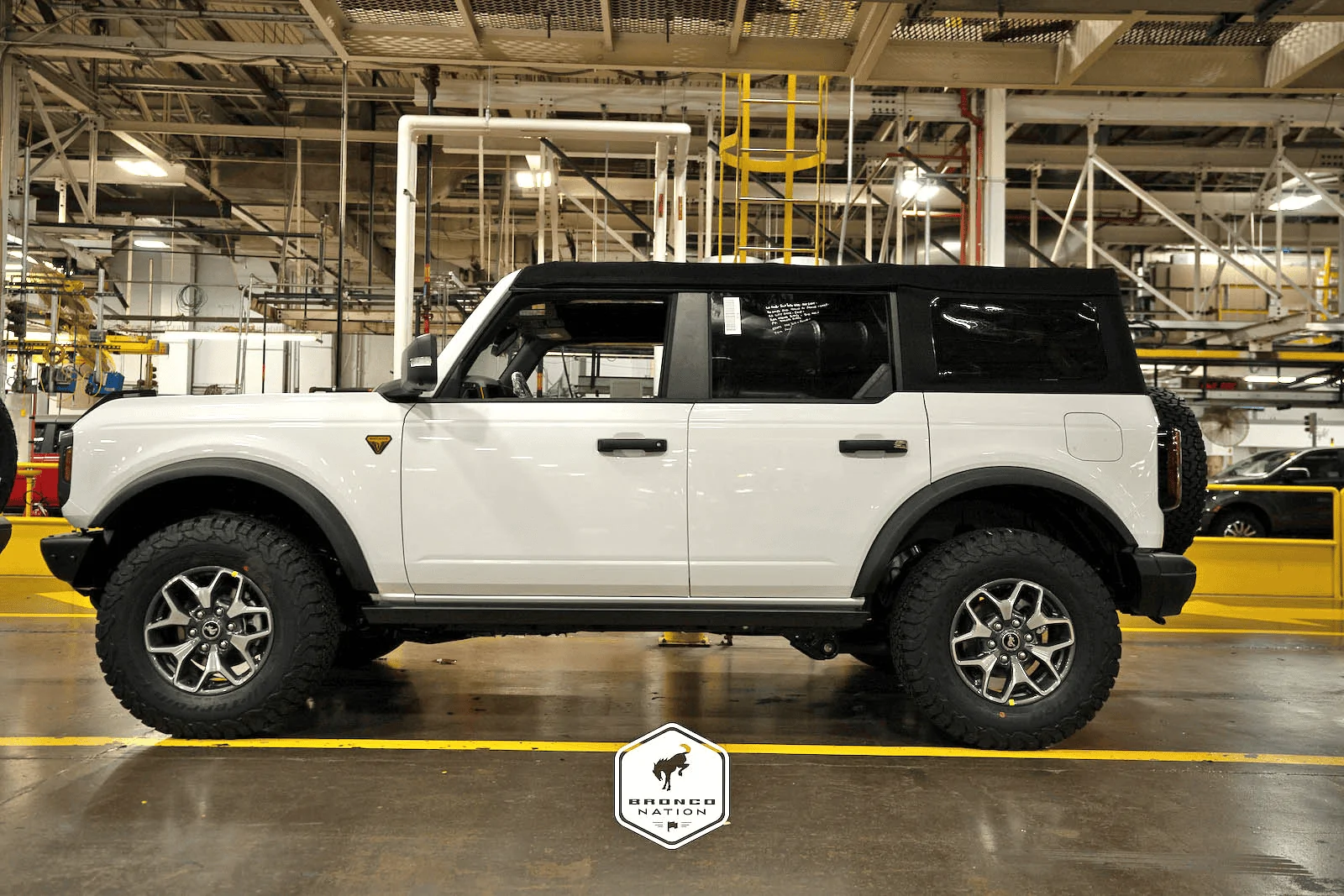Ford Bronco Non Sasquatch Badlands photos? Oxford White Badlands Soft To