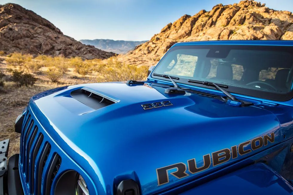 Ford Bronco Warthog vs Rubicon 392 ( Car and Driver) rubicon 392