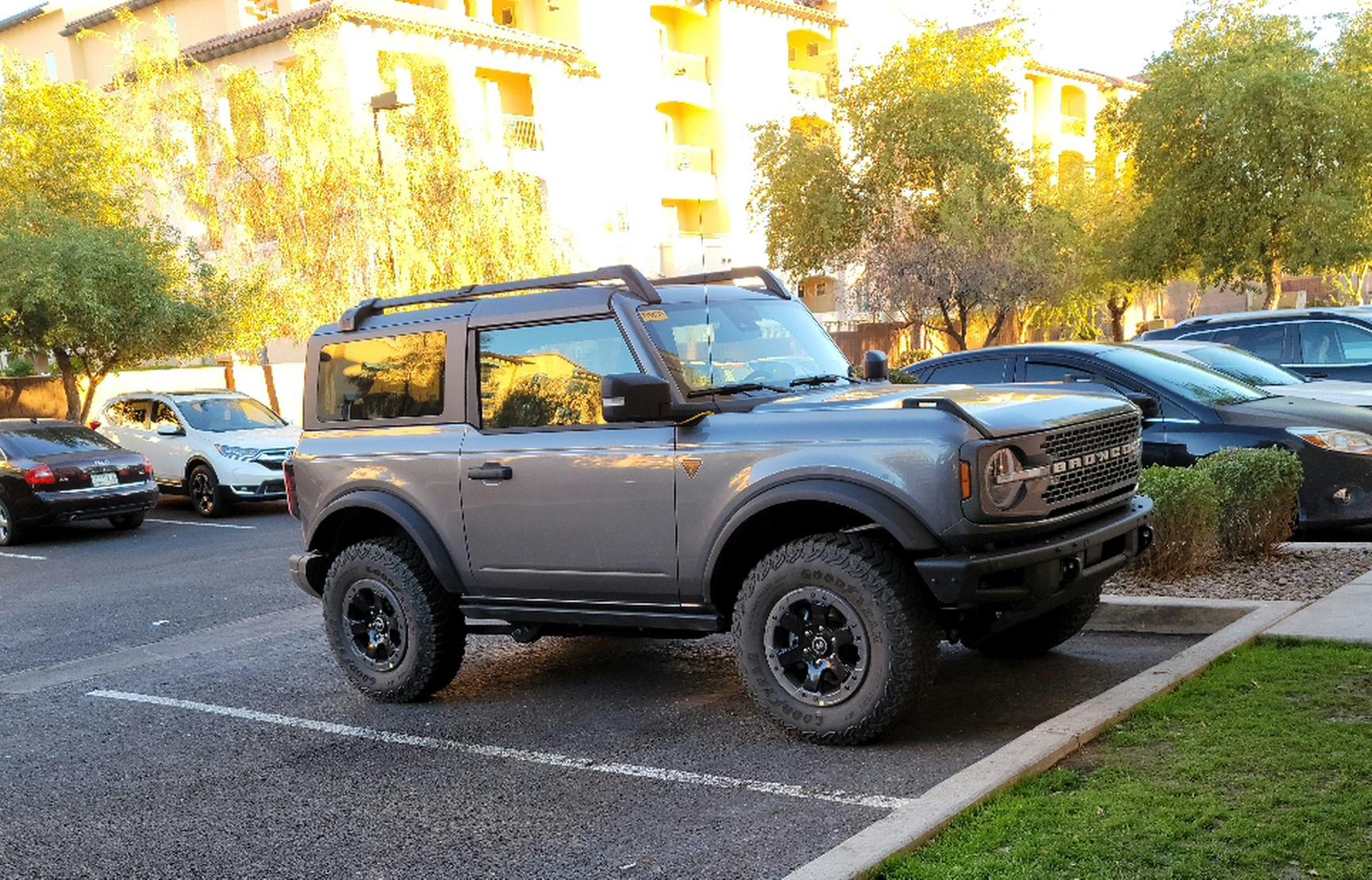 Ford Bronco Photo: Iconic Silver 2-door Base Model Paint_Carbon_5