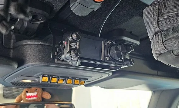 Ford Bronco What did you do TO / WITH your Bronco today? 👨🏻‍🔧🧰🚿🛠 Yaesu_FTM500_Install_01