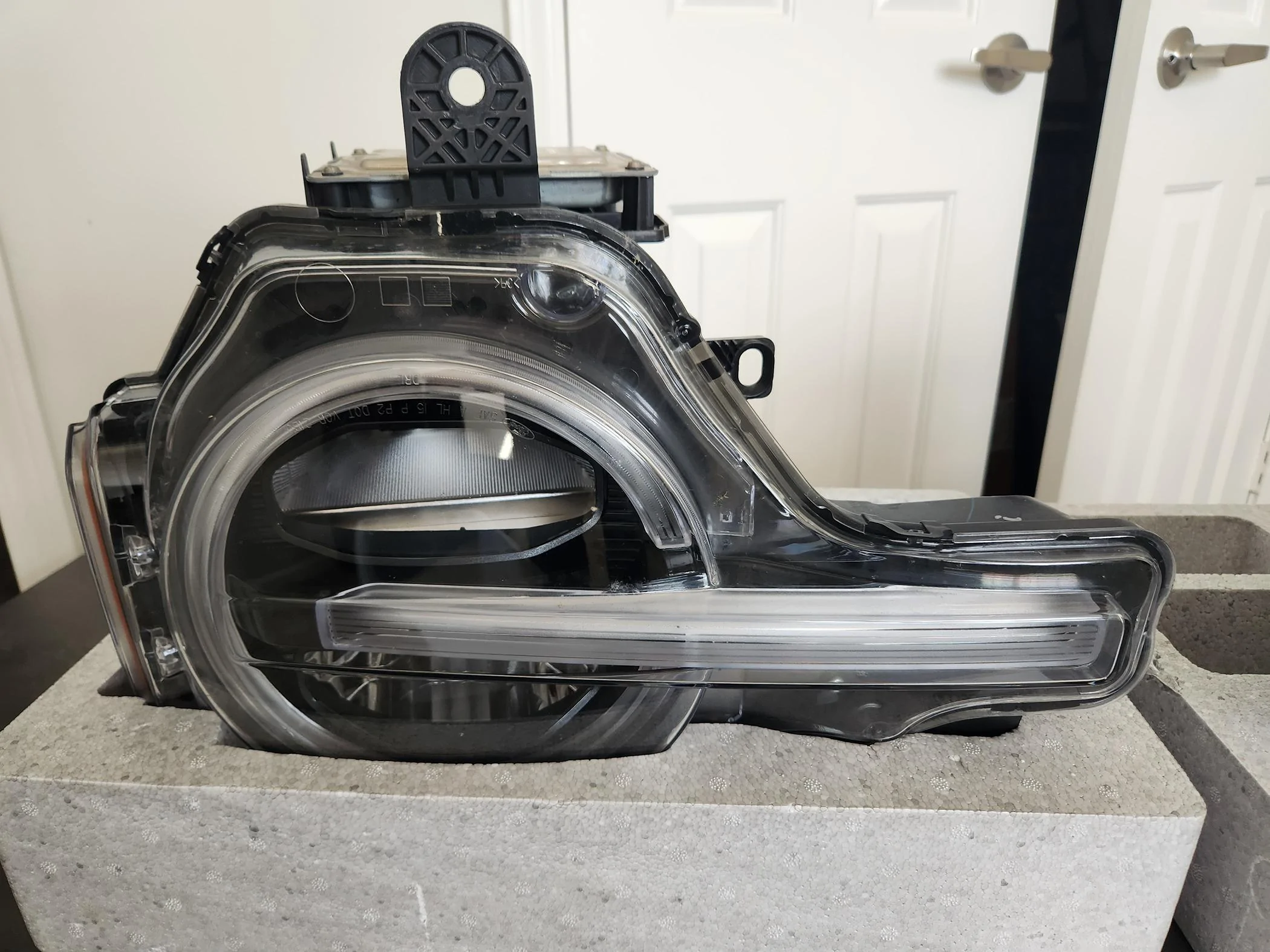 Ford Bronco Signature Headlights 20240408_092641