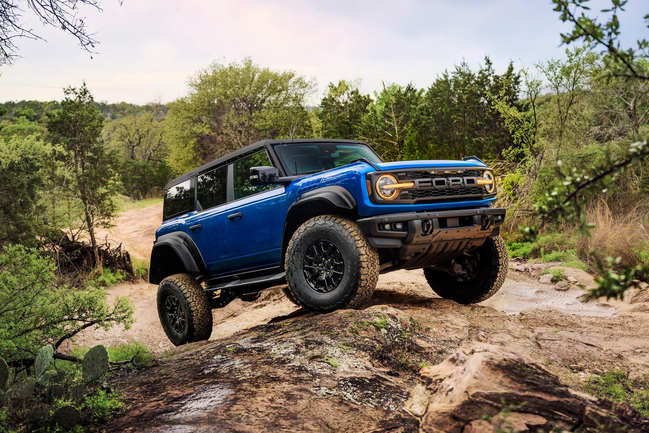 Ford Bronco Bronco Raptor Black Appearance Package w/ Painted Hardtop Debuts Under Total Solar Eclipse Bronco Raptor Black Appearance Package_02