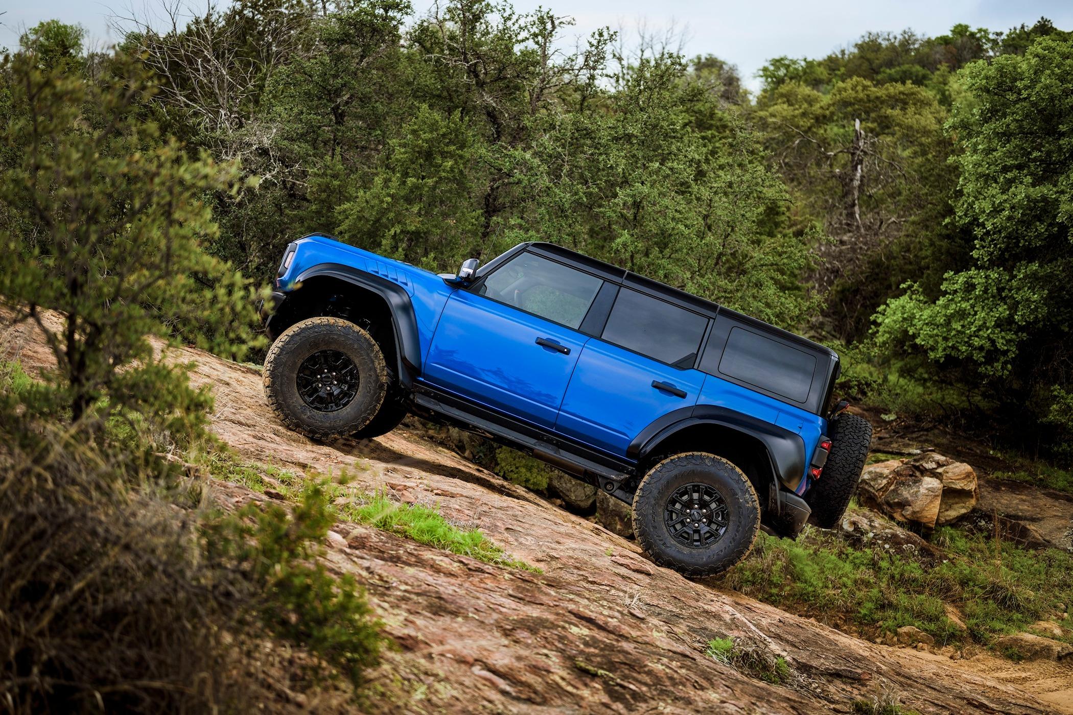 Ford Bronco Bronco Raptor Black Appearance Package w/ Painted Hardtop Debuts Under Total Solar Eclipse Bronco Raptor Black Appearance Package_04