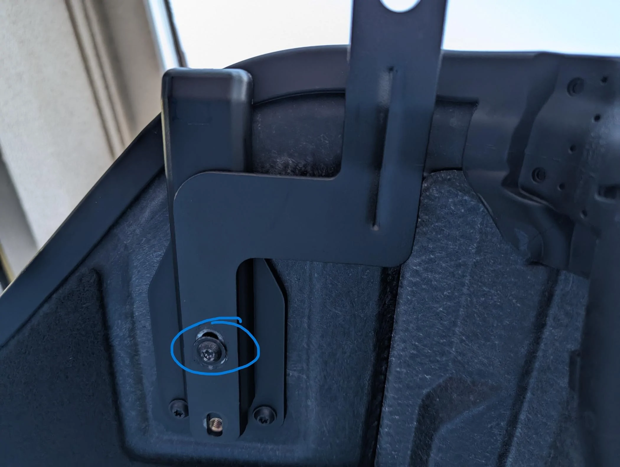 Ford Bronco Need help with MIC hardtop latch part number PXL_20240409_021942306