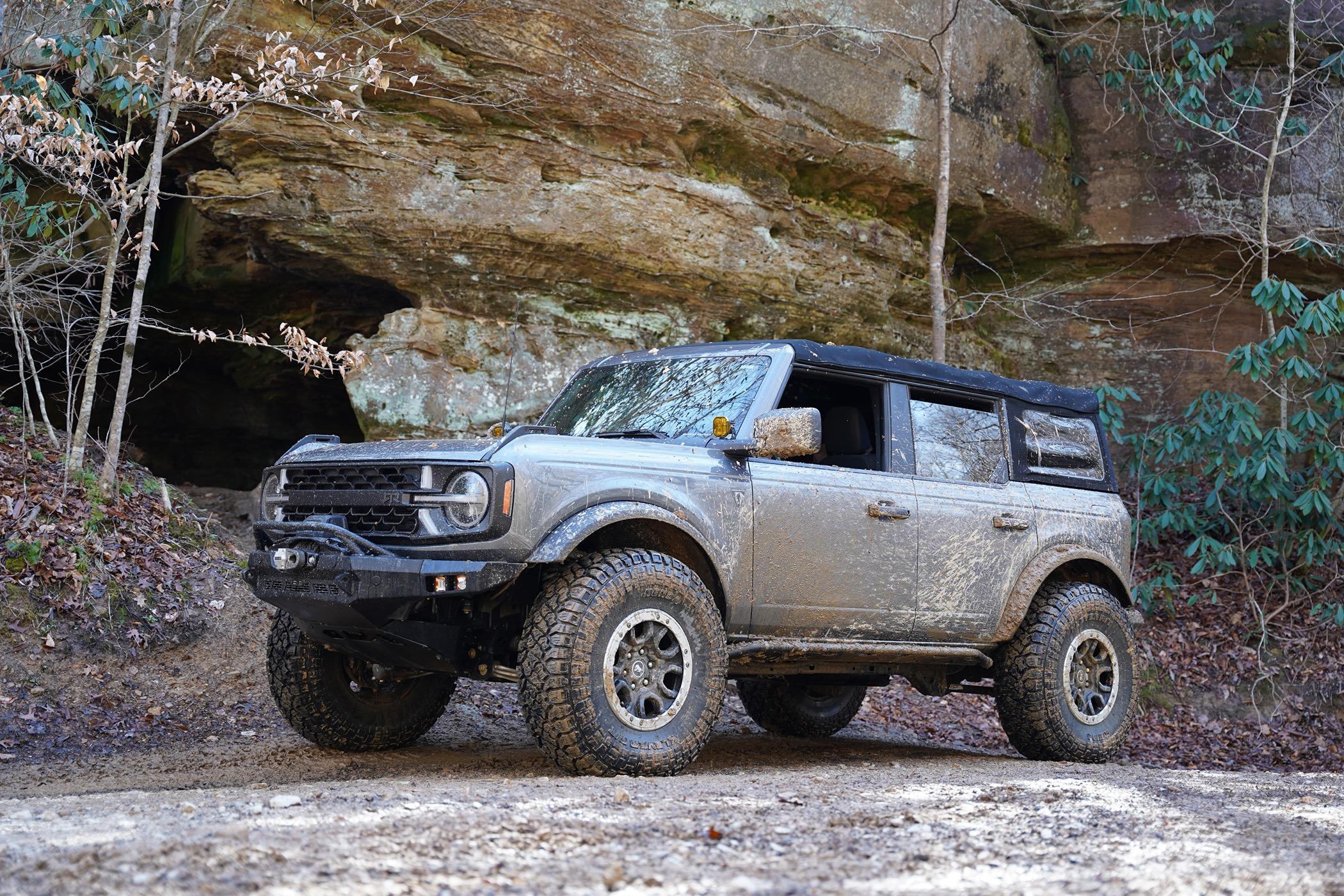 Ford Bronco CARBONIZED GRAY Bronco Club DSC00385