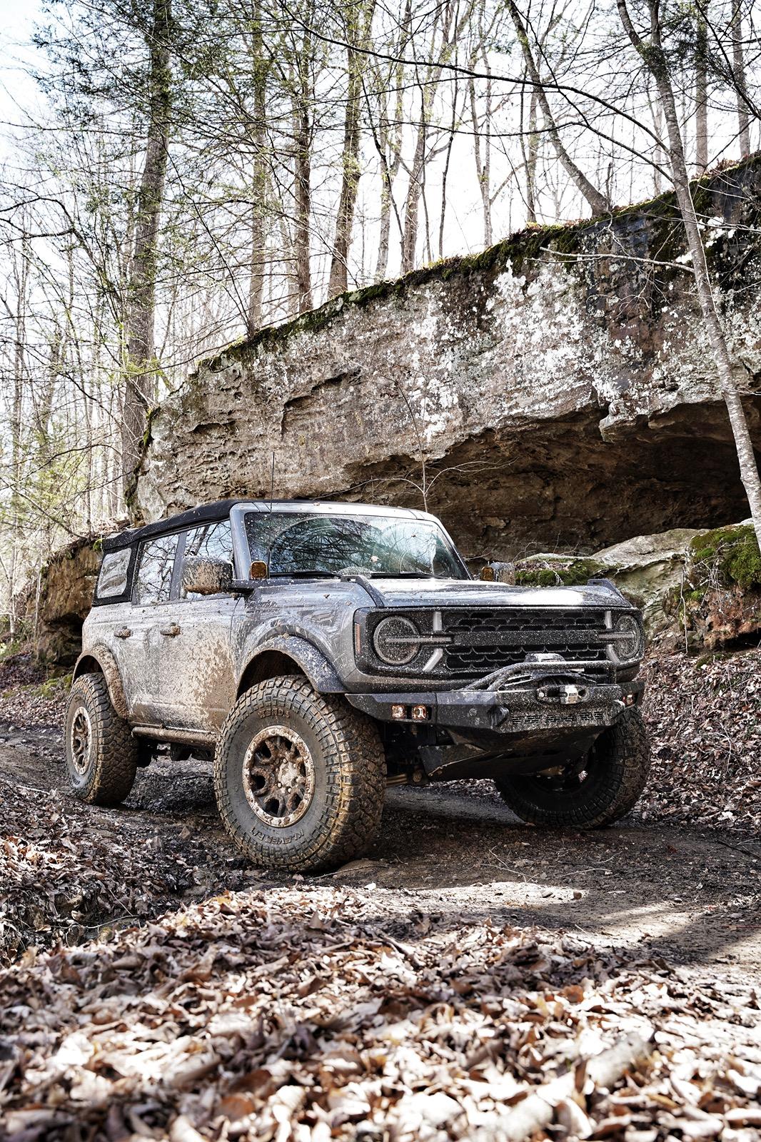 Ford Bronco CARBONIZED GRAY Bronco Club DSC00445