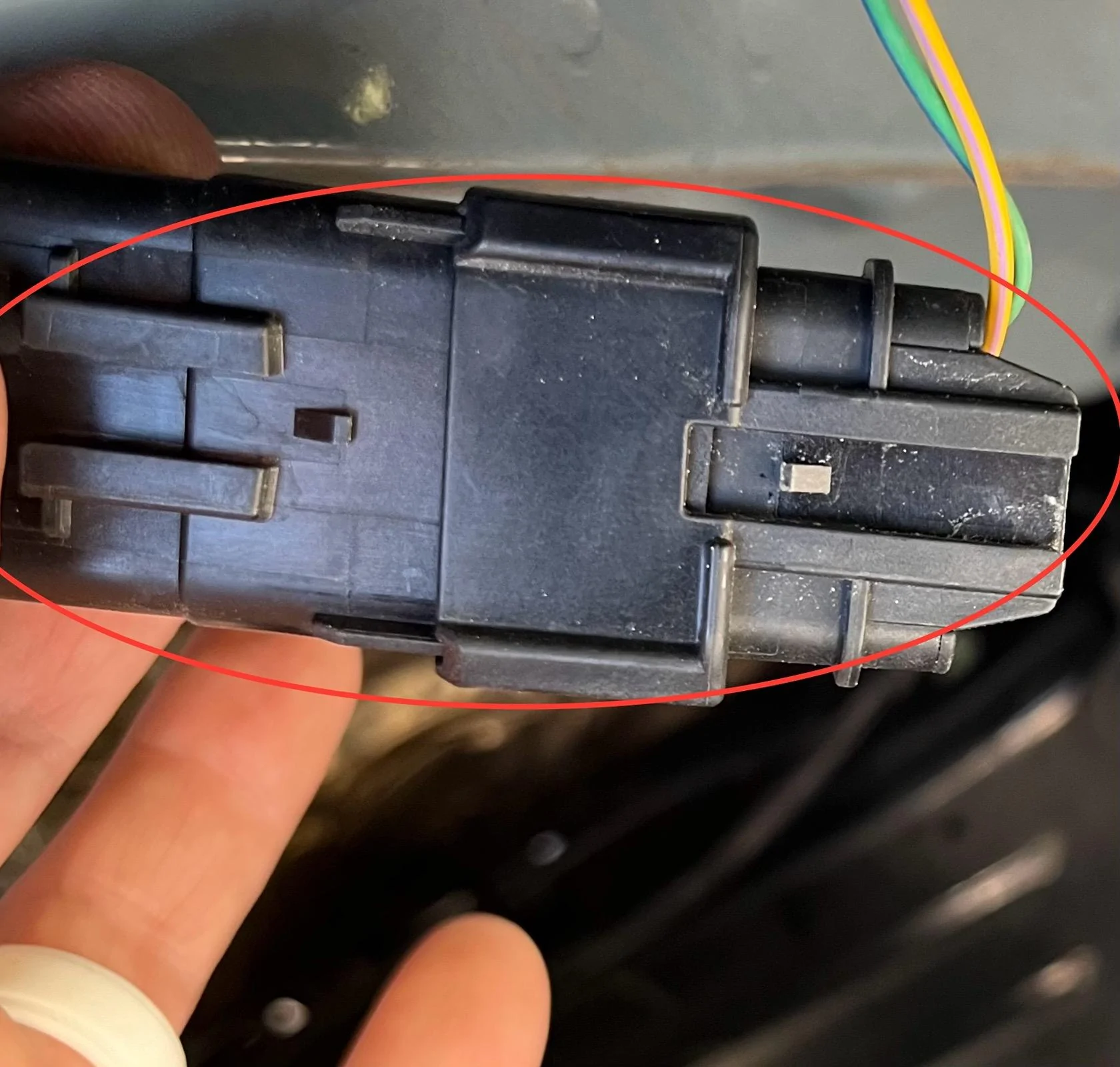 Ford Bronco Adding a 7 pin factory wiring harness IMG_0654