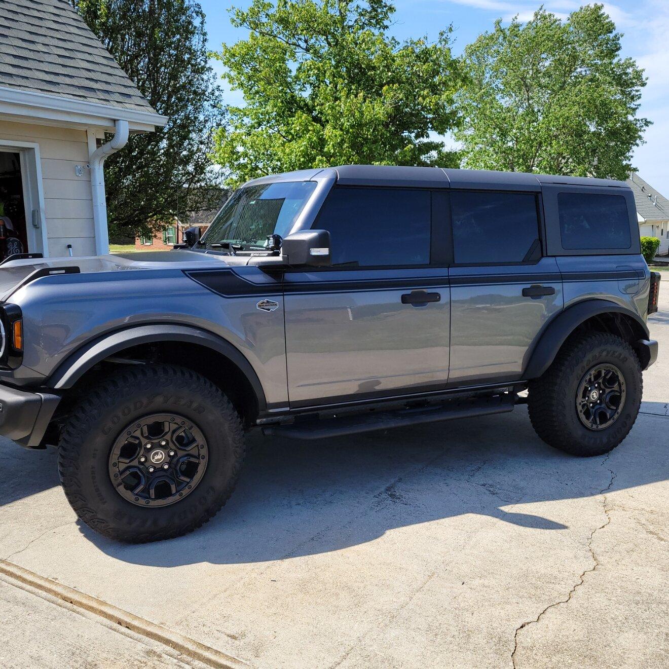 Ford Bronco CARBONIZED GRAY Bronco Club hockey strip (3)