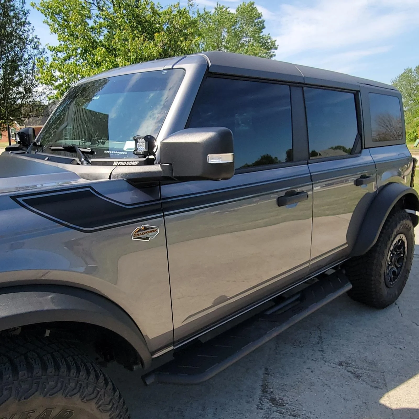 Ford Bronco CARBONIZED GRAY Bronco Club hockey strip (1)