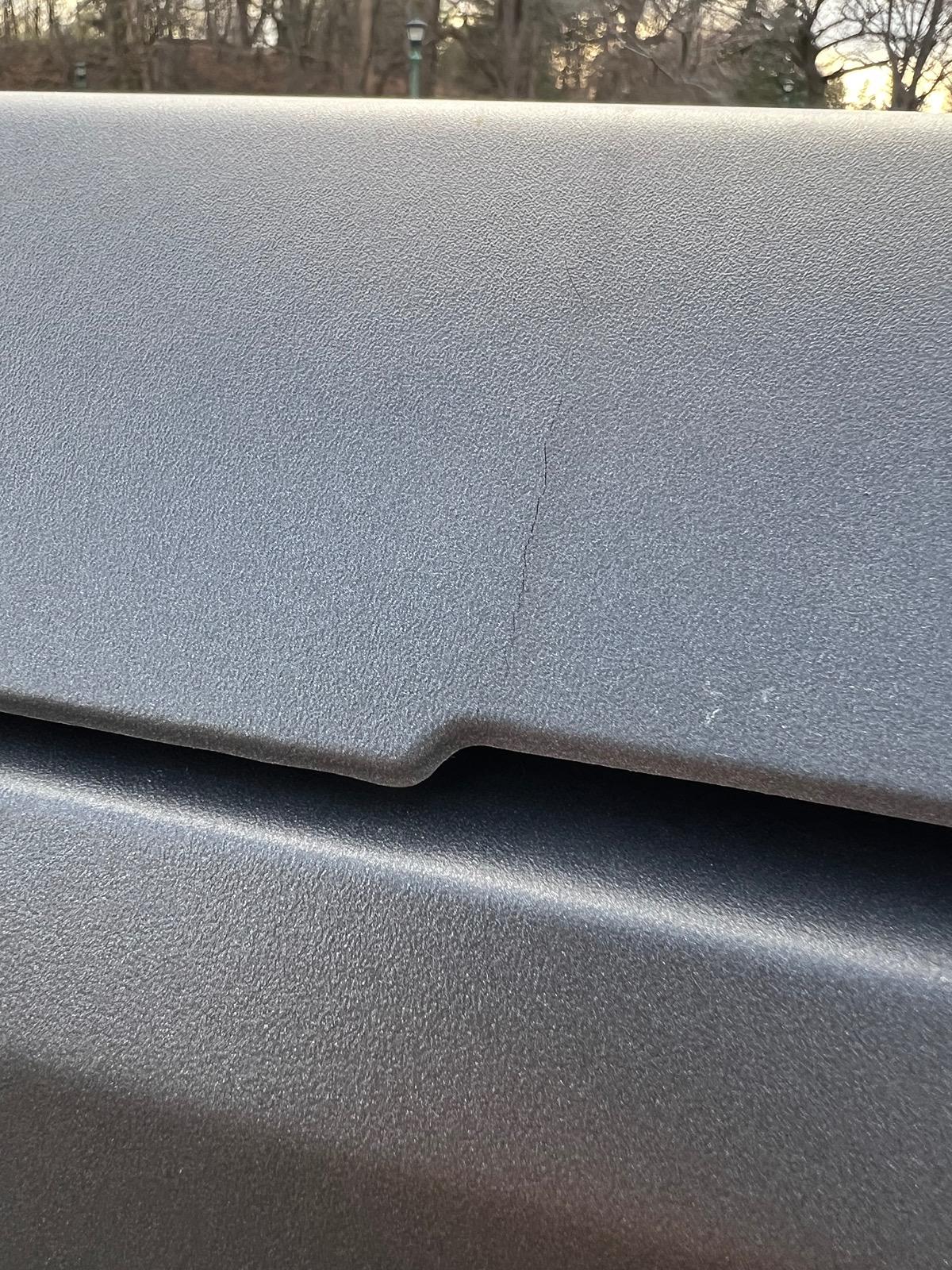 Ford Bronco UPDATE/ Ford IS Warranting MIC top v2 developing  hairline cracks IMG_3278