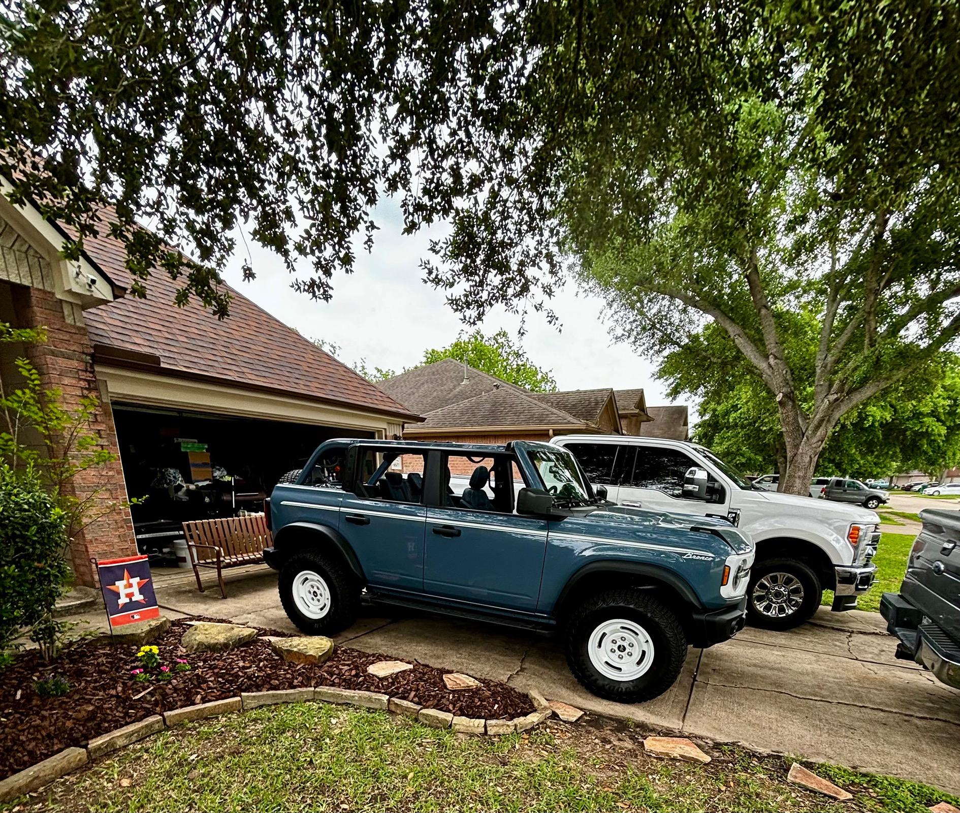 Ford Bronco AZURE GRAY METALLIC Bronco Club IMG_2573