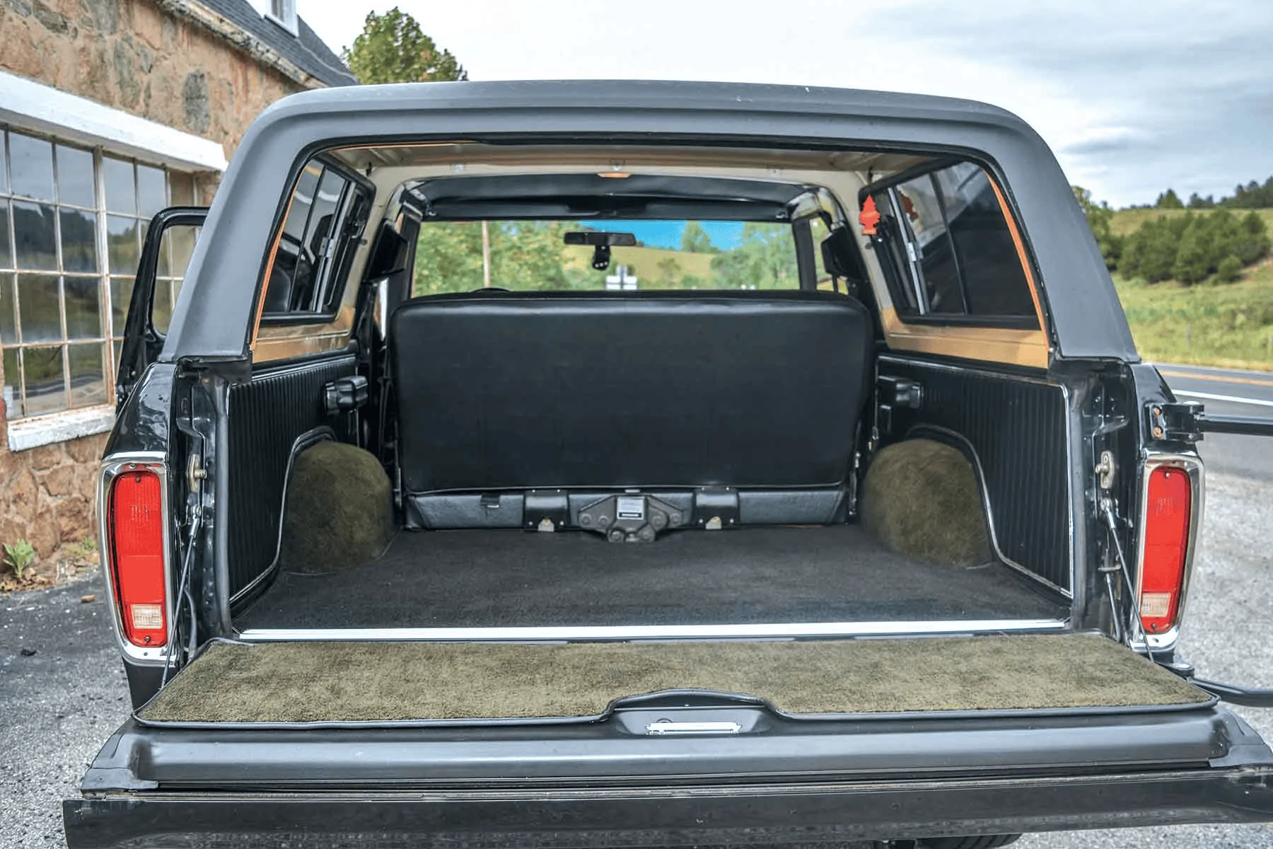 Ford Bronco Why does the swing gate swing to the right? 1713395420990-pt