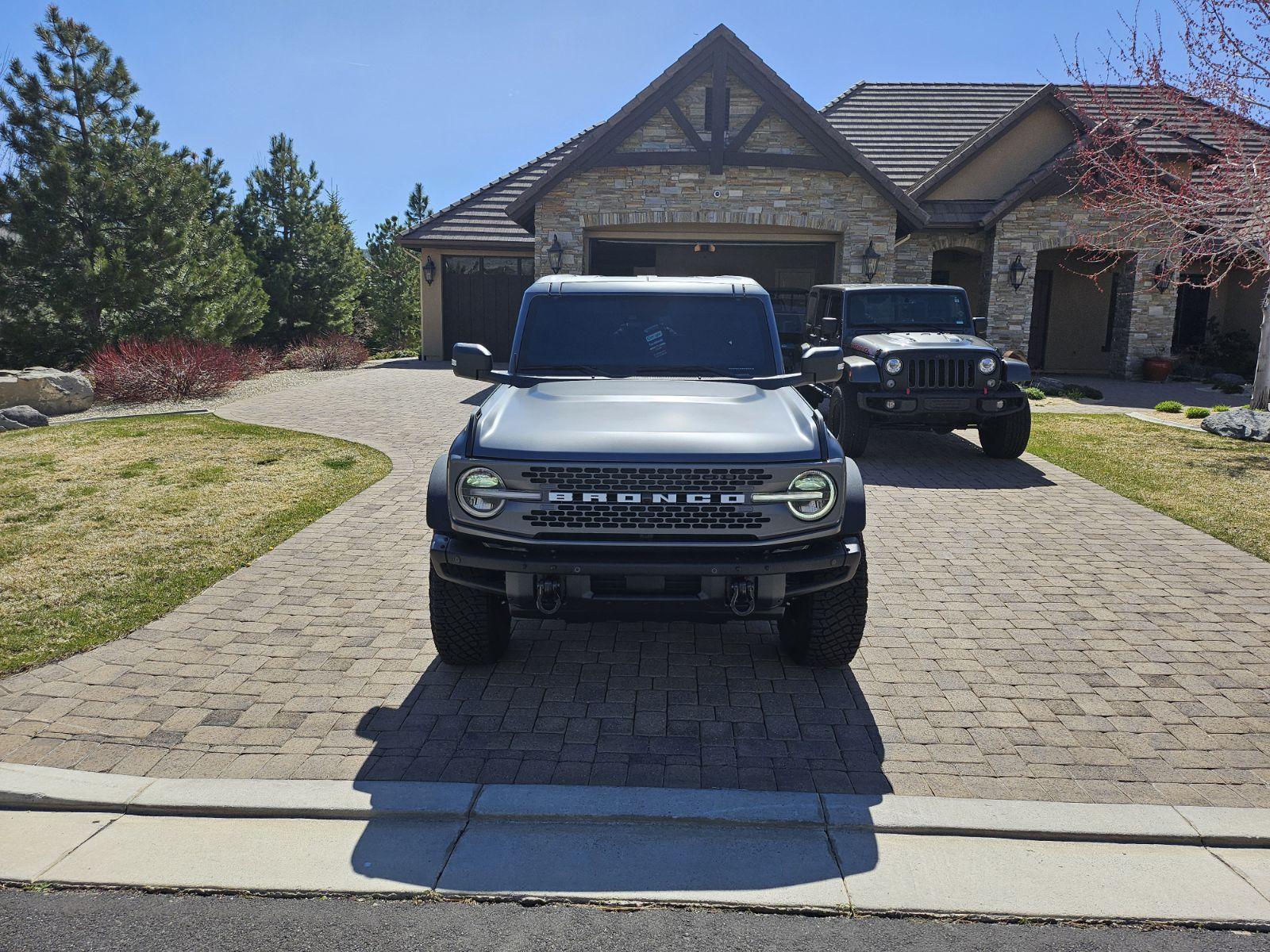 Ford Bronco CARBONIZED GRAY Bronco Club image000000