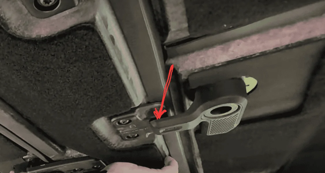Ford Bronco Hard top tapping / popping sound 1708986023036