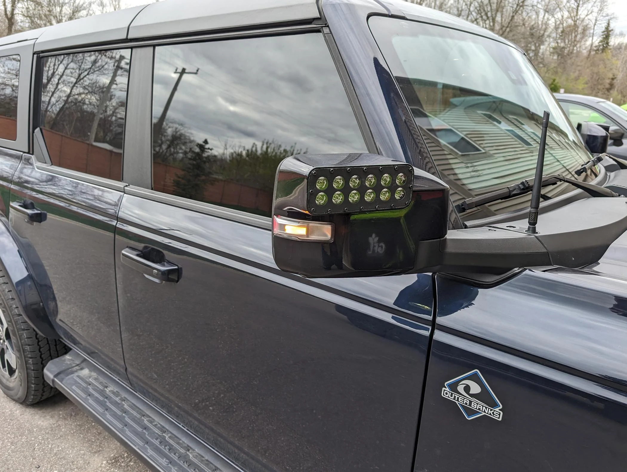 Ford Bronco Side mirrors turn indicators is it a Lux package item? PXL_20240420_205533993