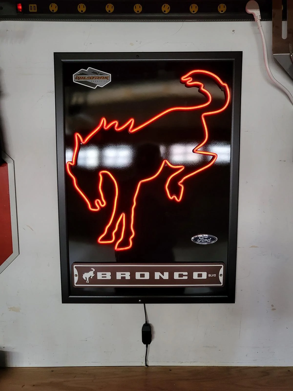 Ford Bronco Removing DNA badges 20240405_123322