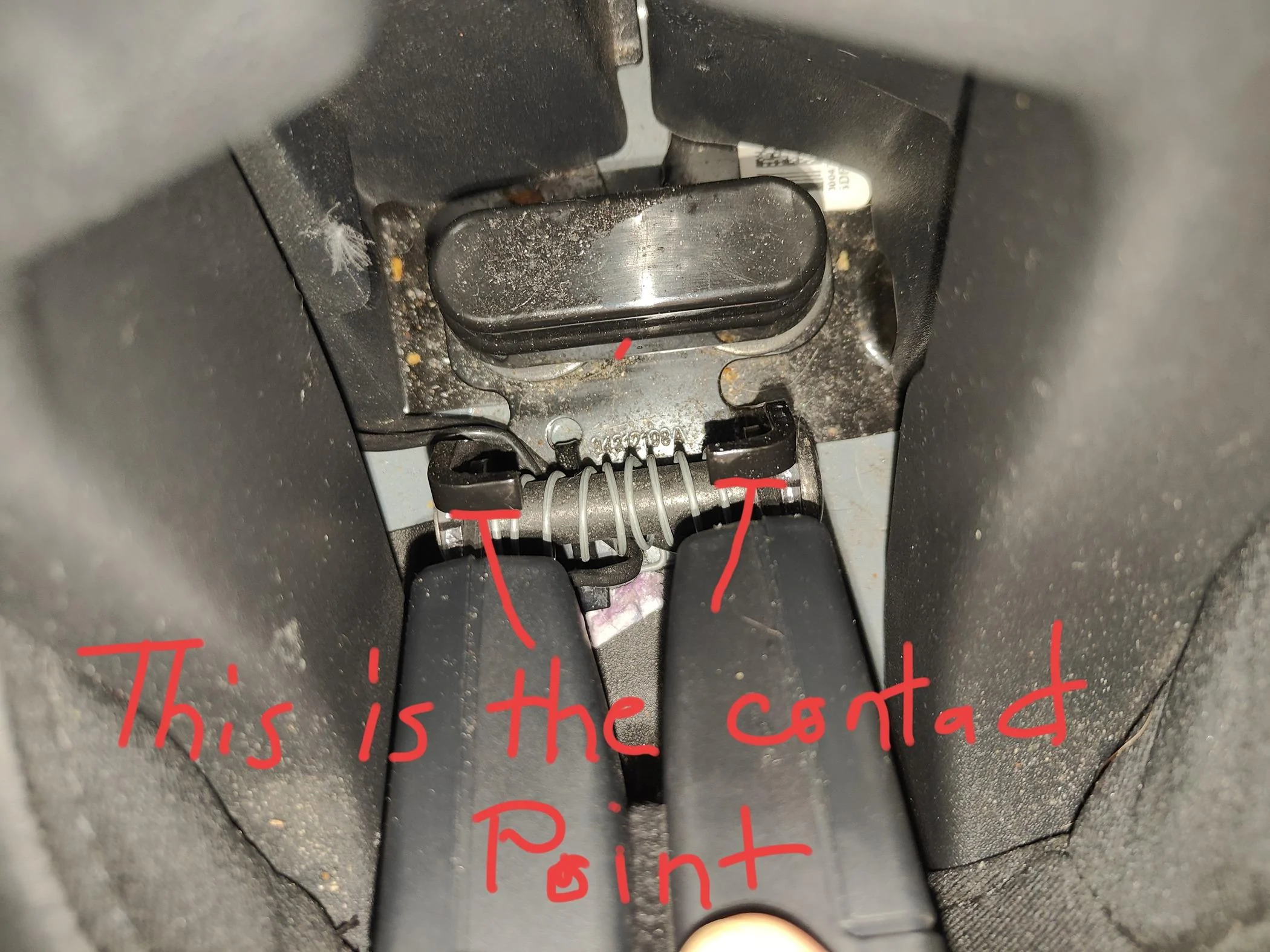 Ford Bronco Squeaky rear seat 1000000120