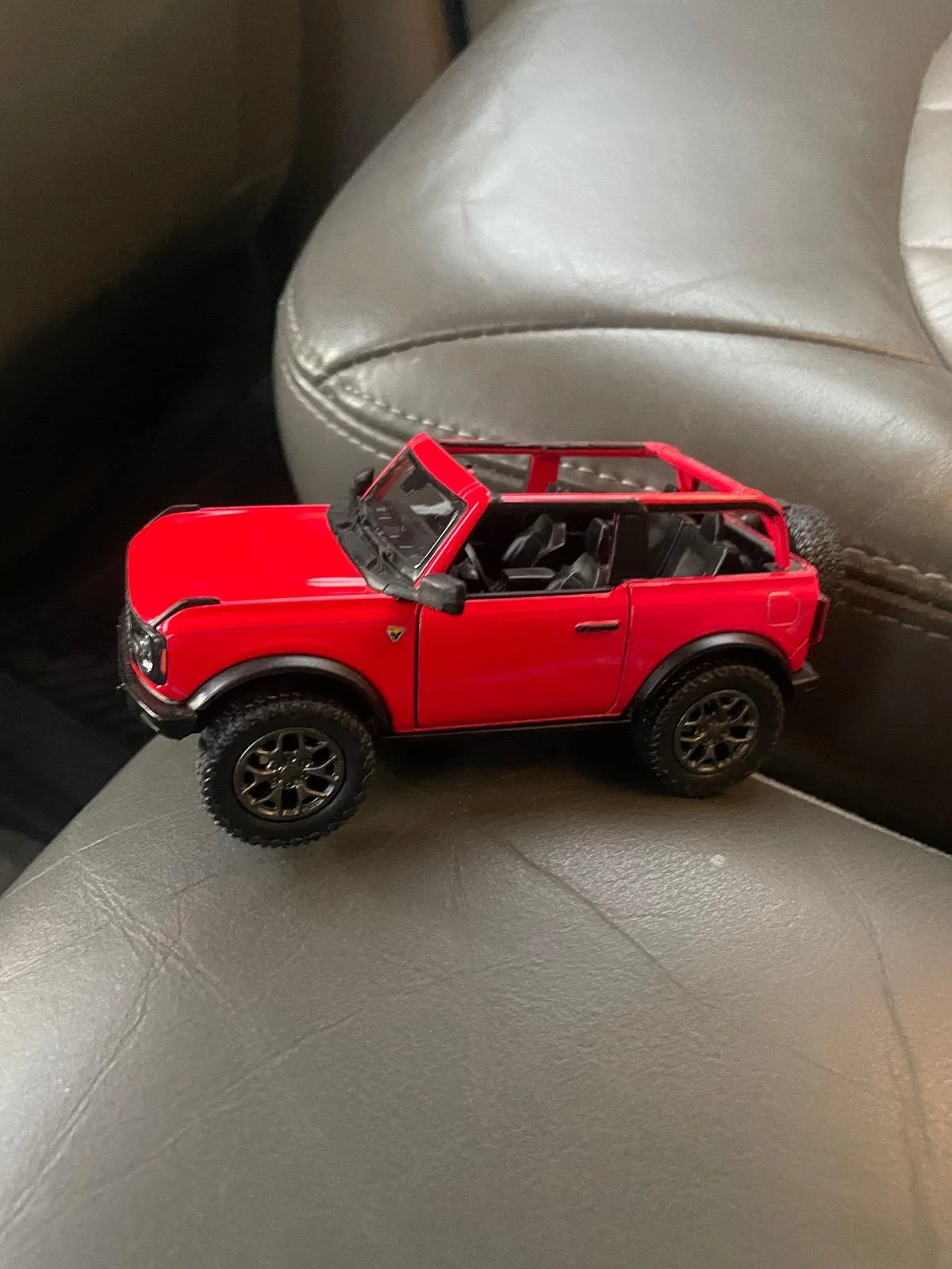 Ford Bronco diecast 1/34 D1B46CBE-0DDB-4D78-A144-24AA54F2E7E6